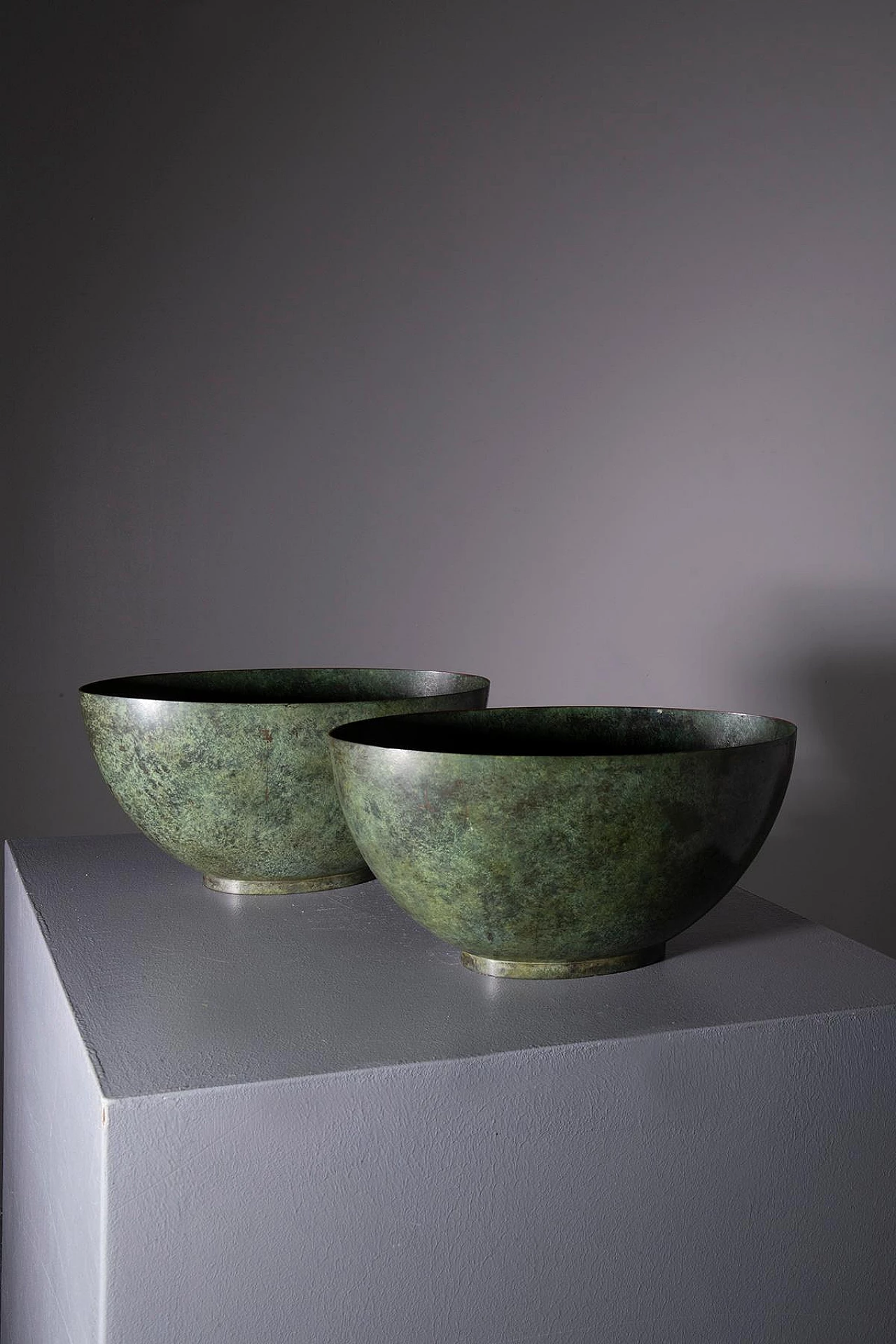 Pair of bronze bowls, early 20th century 4