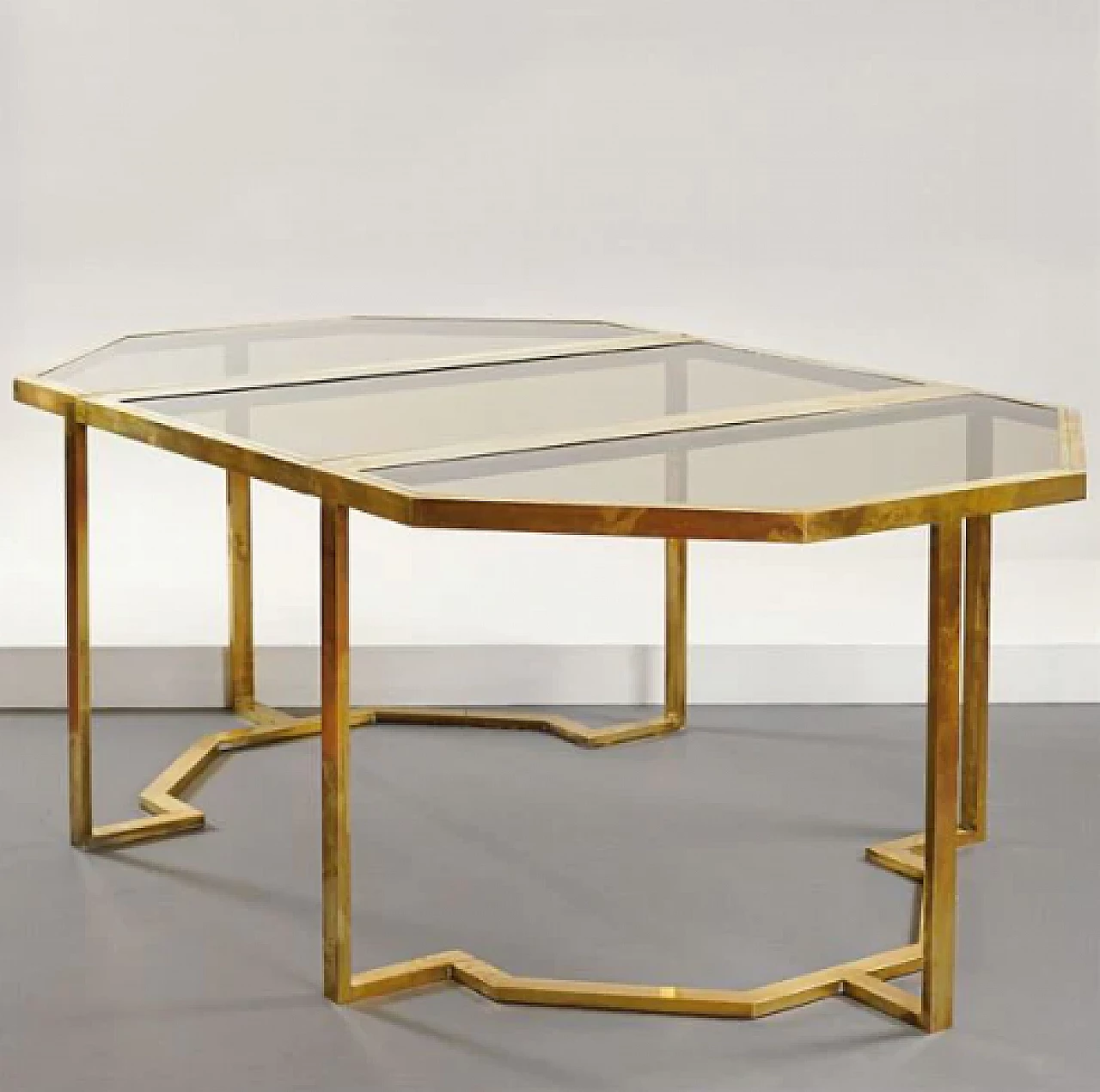 Tavolo ottagonale in ottone e vetro attribuito a Romeo Rega, anni '70 1