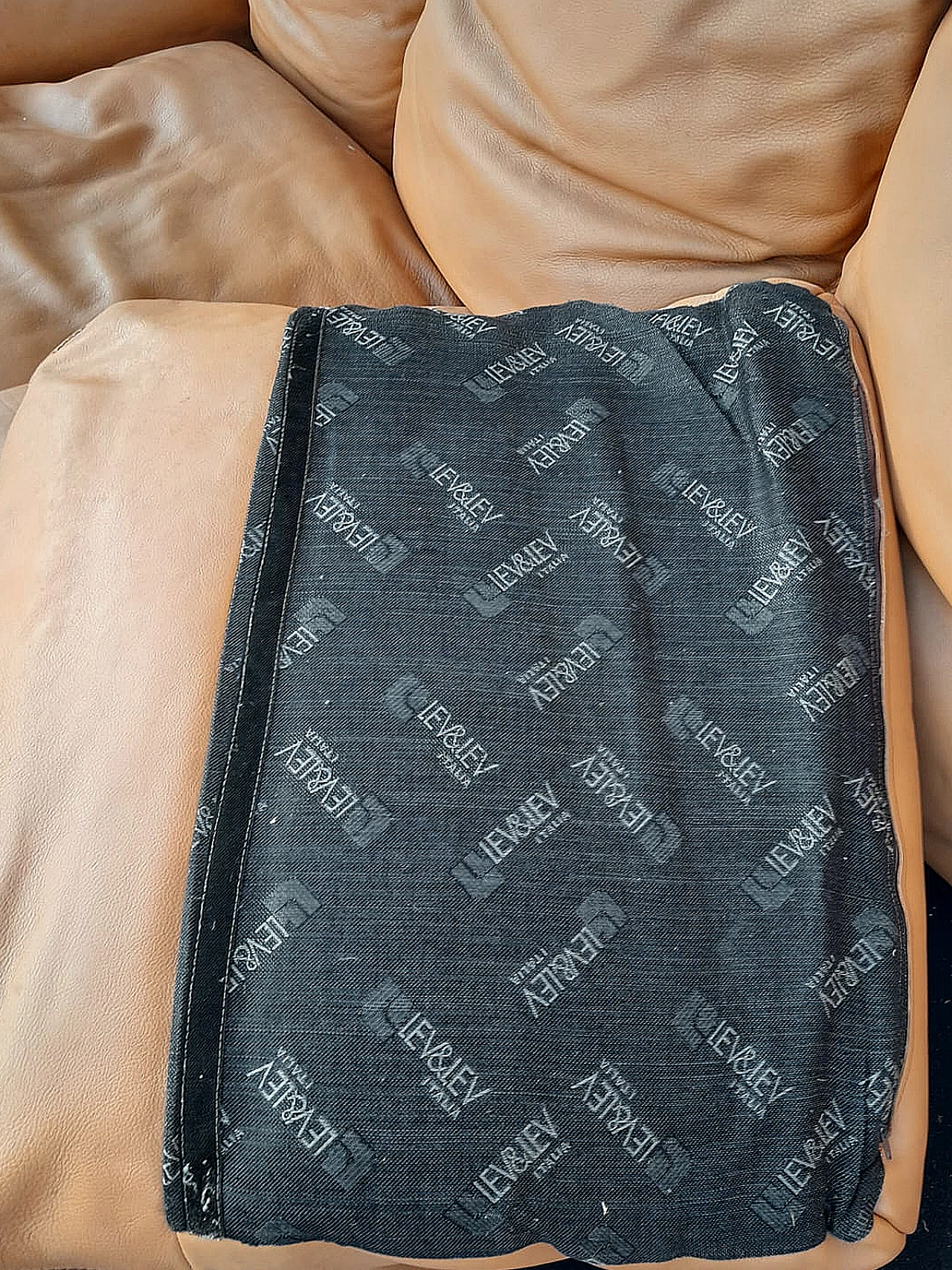 Divano e coppia di poltrone Nido di F. Nale per Lev&Lev, anni '70 9