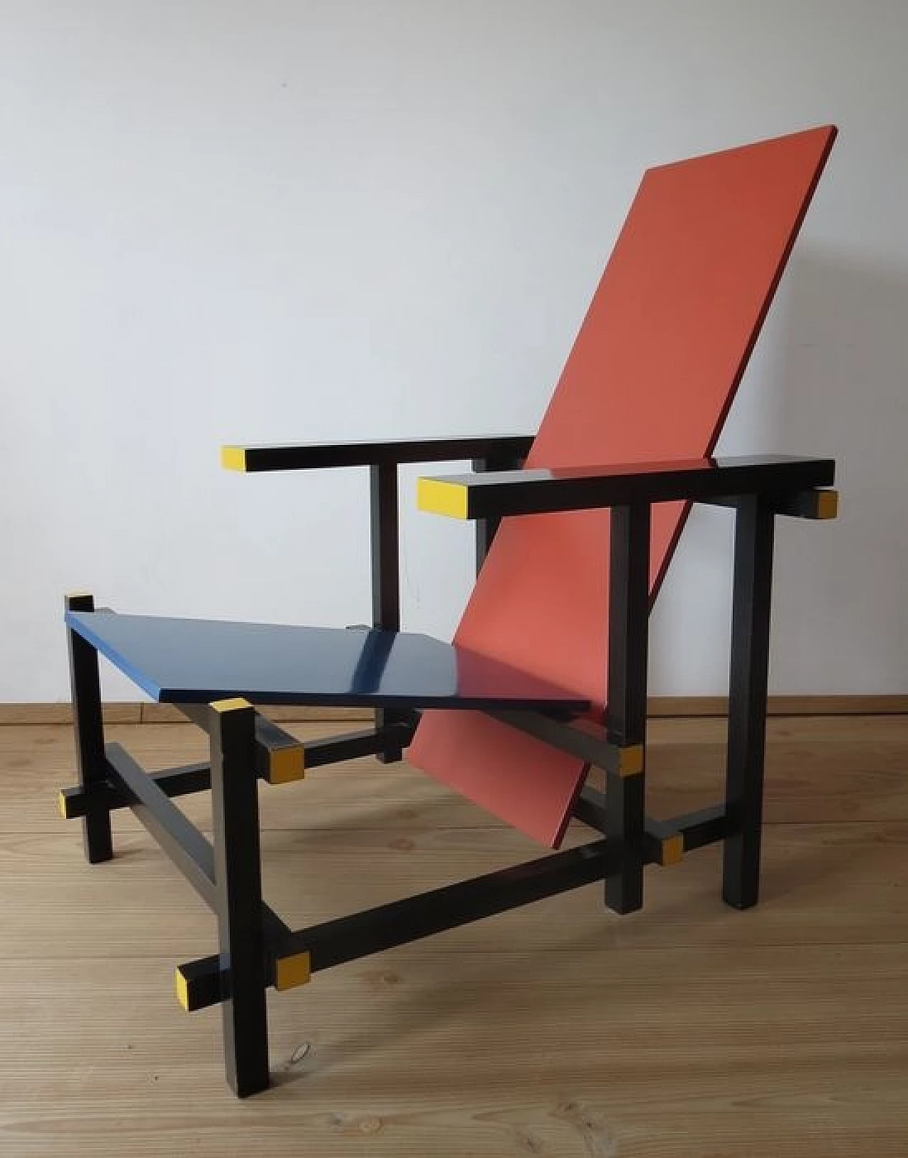 Sedia Red and Blue di Gerrit Thomas Rietveld per MDF Italia, 1990 1