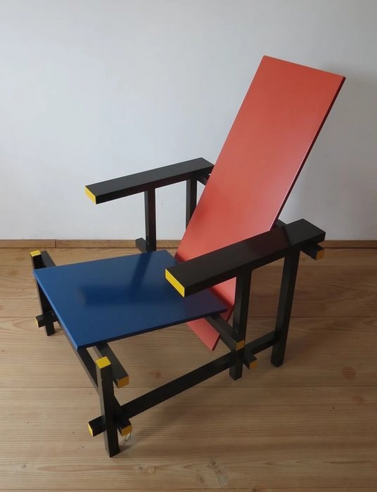 Red and Blue chair by Gerrit Thomas Rietveld for MDF Italia, 1990 2