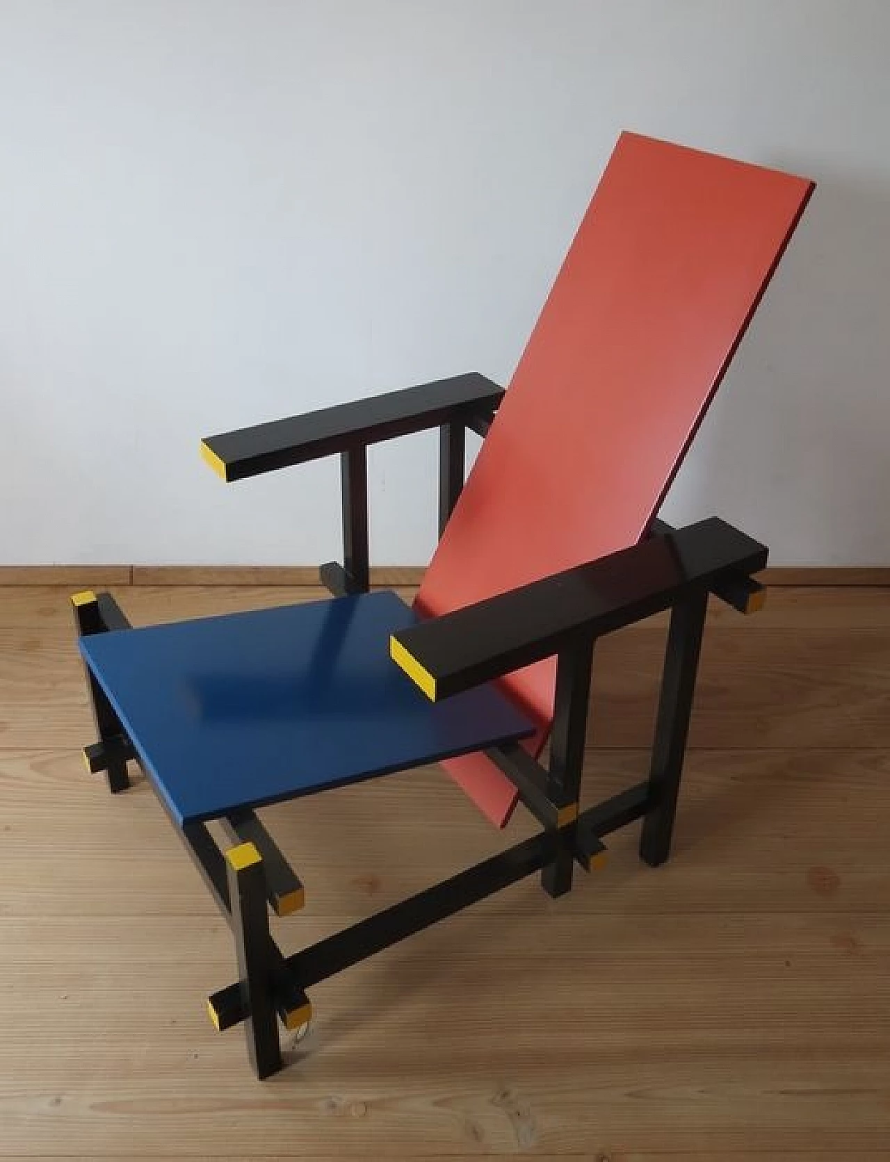 Sedia Red and Blue di Gerrit Thomas Rietveld per MDF Italia, 1990 2