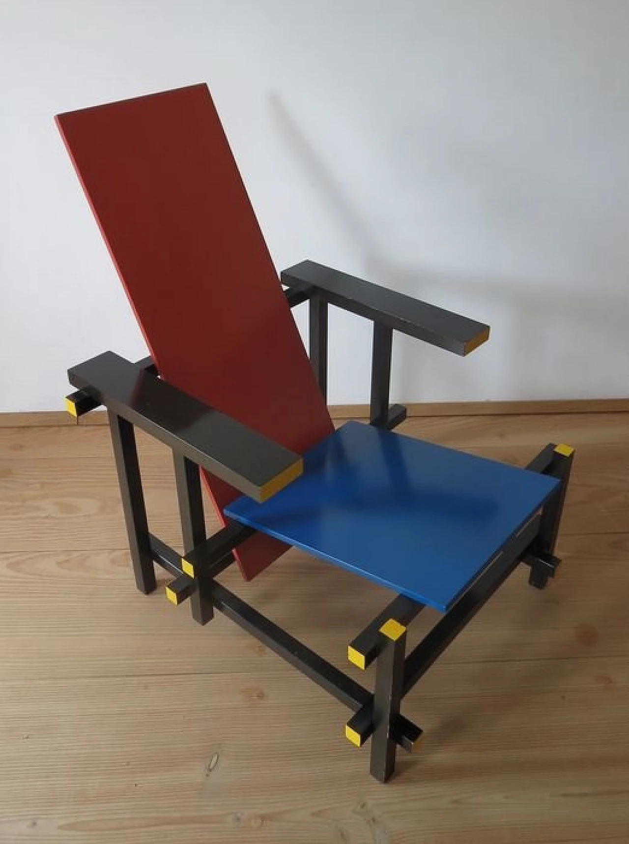 Red and Blue chair by Gerrit Thomas Rietveld for MDF Italia, 1990 5