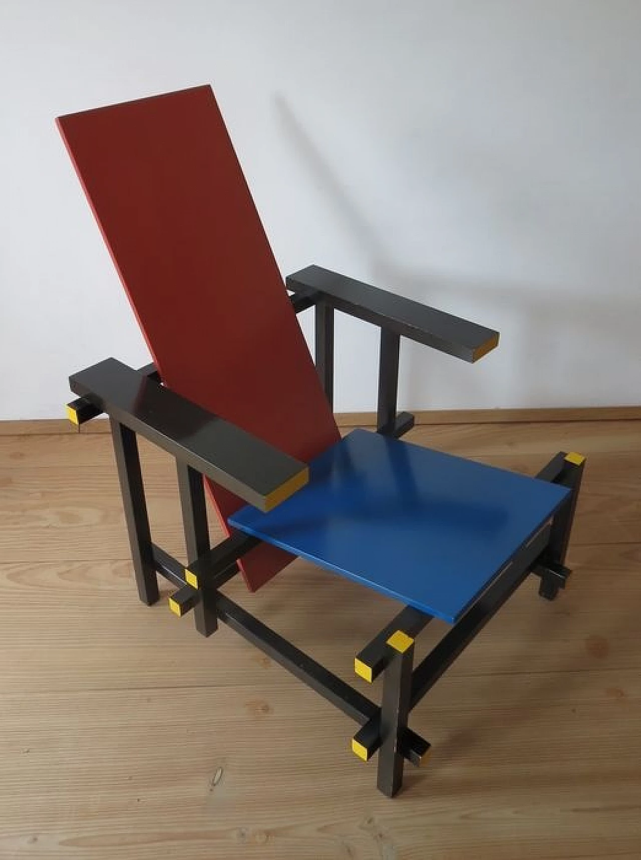 Sedia Red and Blue di Gerrit Thomas Rietveld per MDF Italia, 1990 5