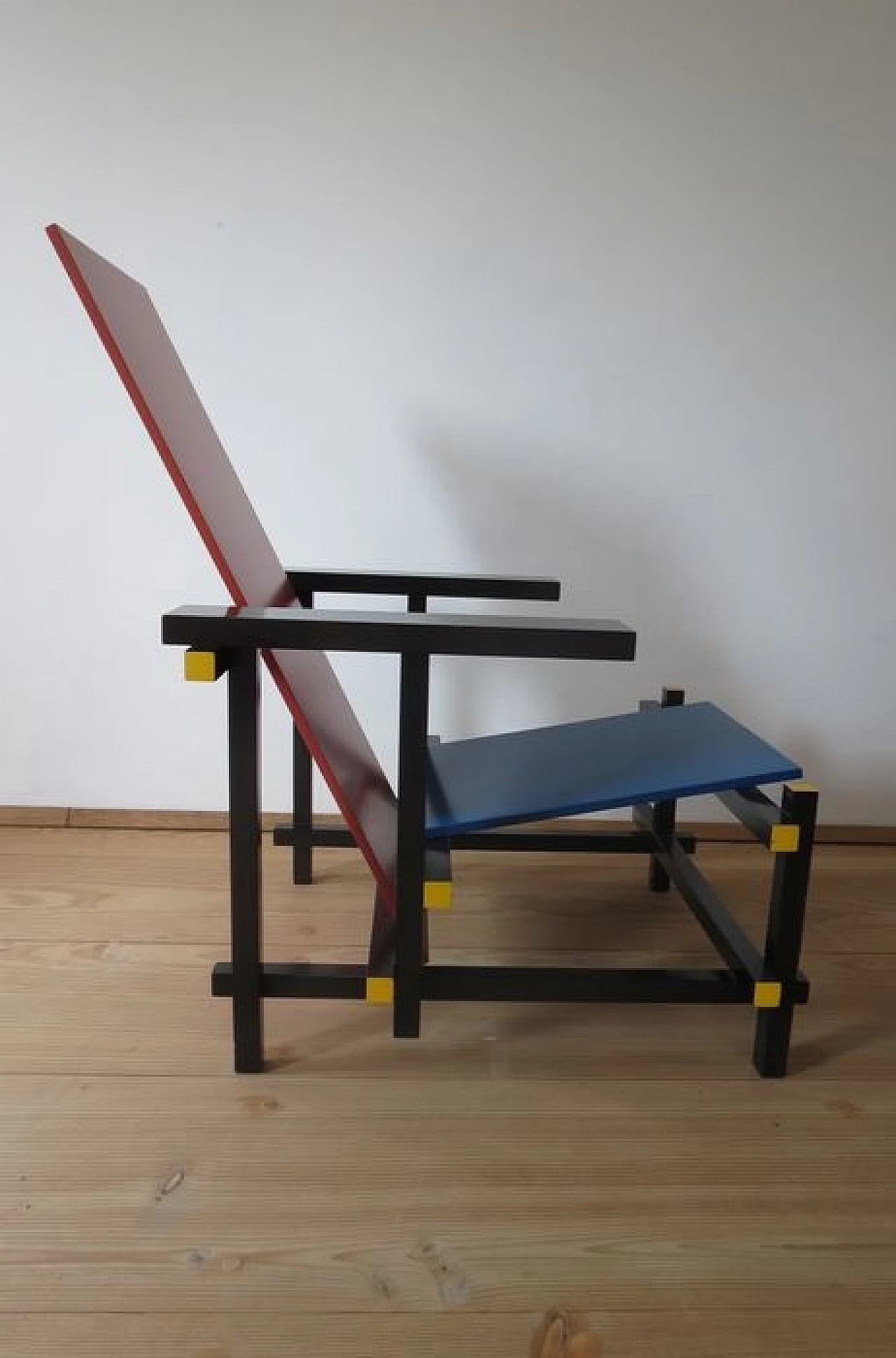 Red and Blue chair by Gerrit Thomas Rietveld for MDF Italia, 1990 7