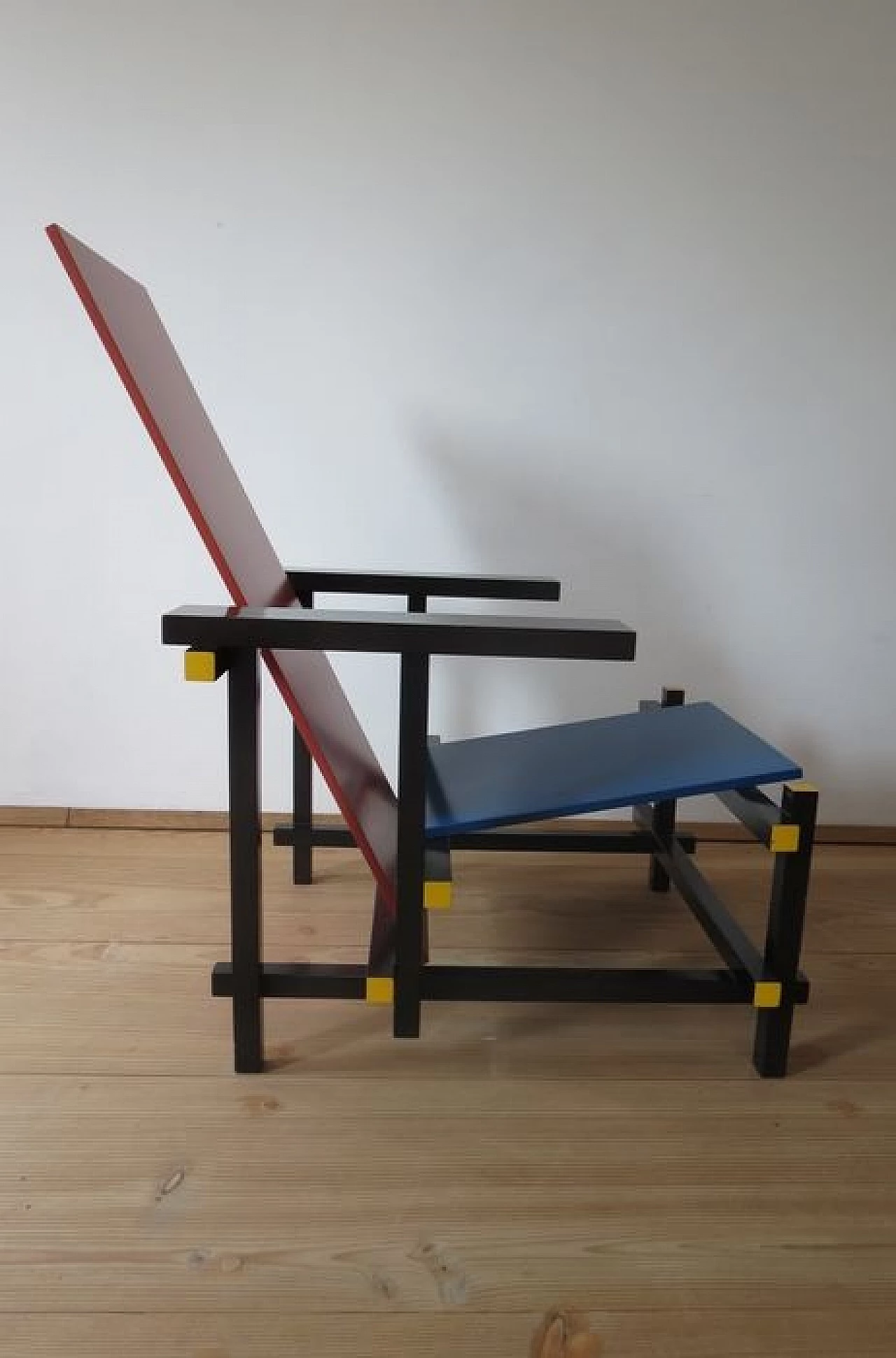 Sedia Red and Blue di Gerrit Thomas Rietveld per MDF Italia, 1990 7