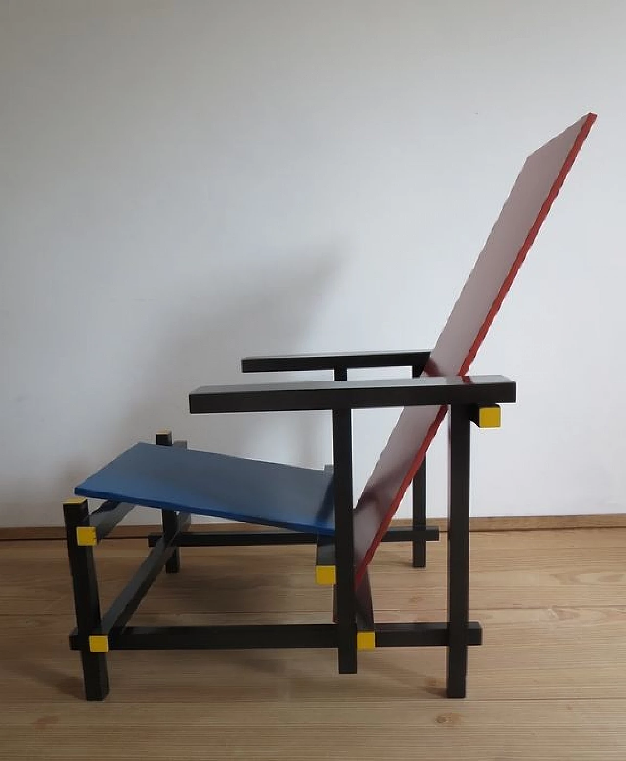 Red and Blue chair by Gerrit Thomas Rietveld for MDF Italia, 1990 8