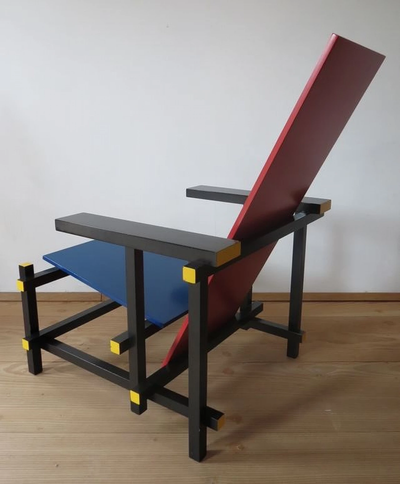 Red and Blue chair by Gerrit Thomas Rietveld for MDF Italia, 1990 10