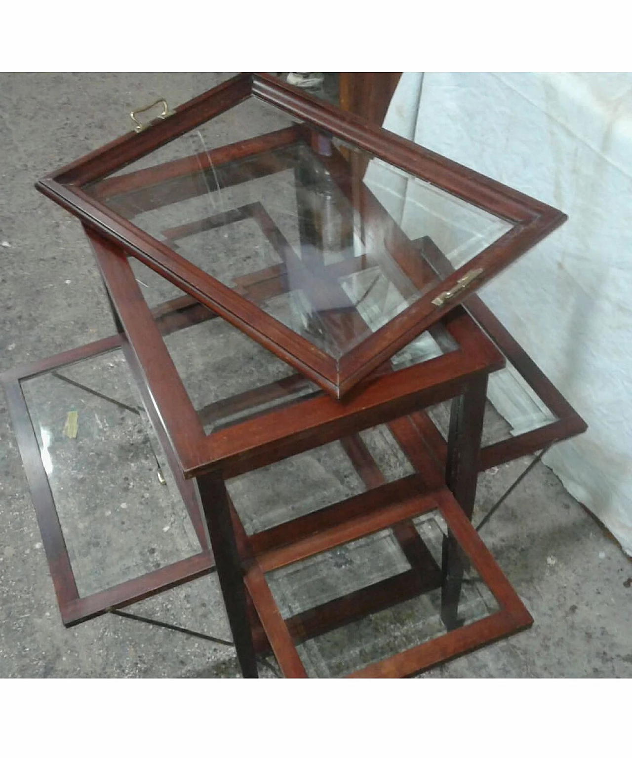 Tavolino a più ripiani in legno e vetro, inizio '900 3