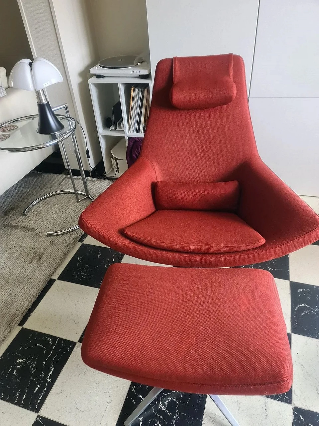 Metropolitan armchair and footstool in Maxalto fabric by B&B Italia 2