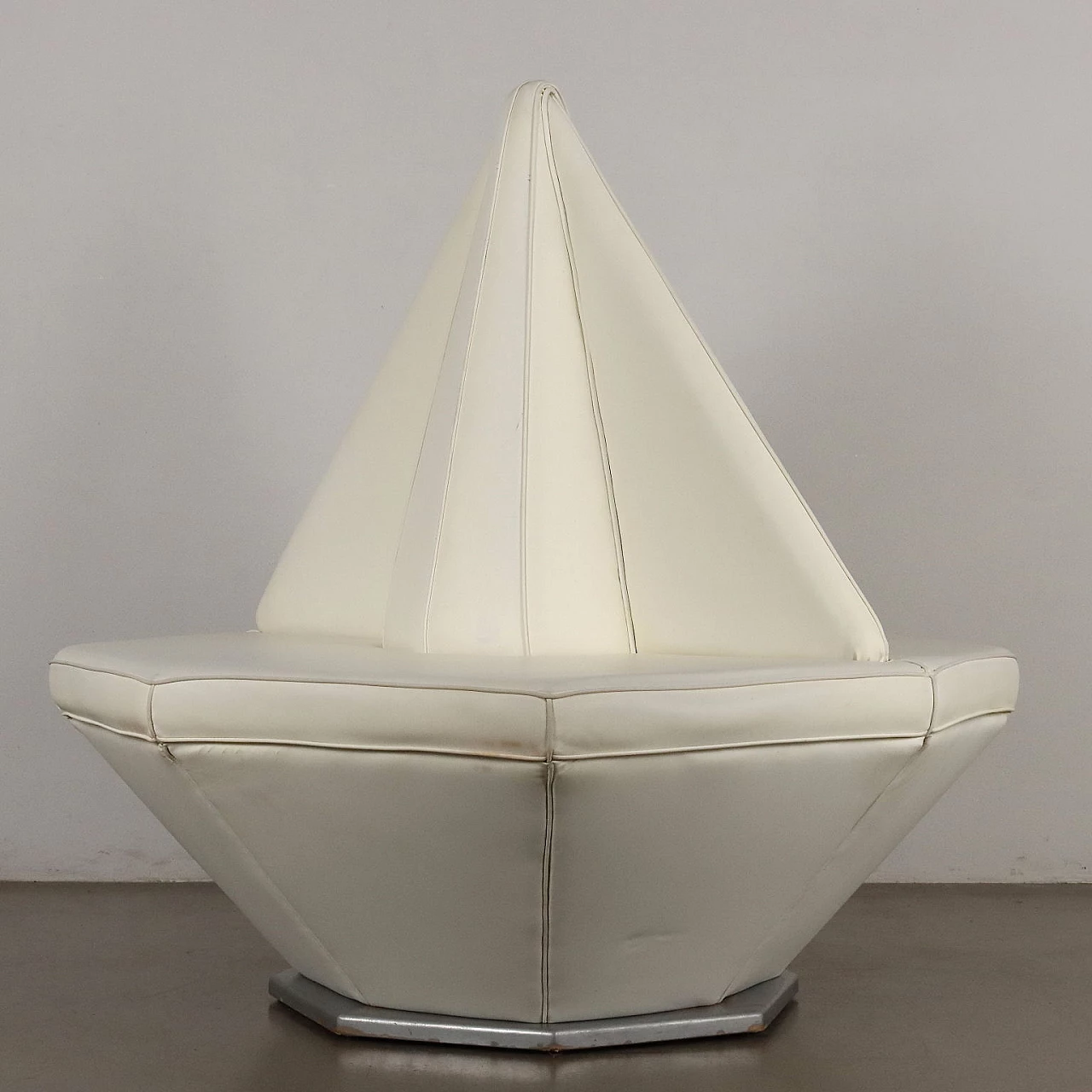 Polygonal sofa in white leatherette upholstery, 1980s 10