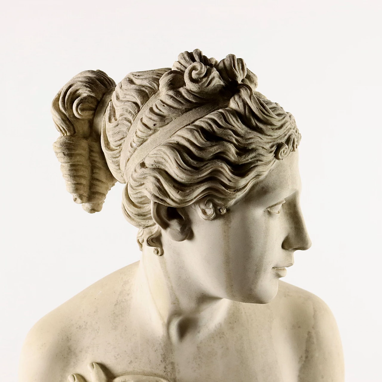 Dal Torrione, Venere Italica, scultura in marmo sintetico 3