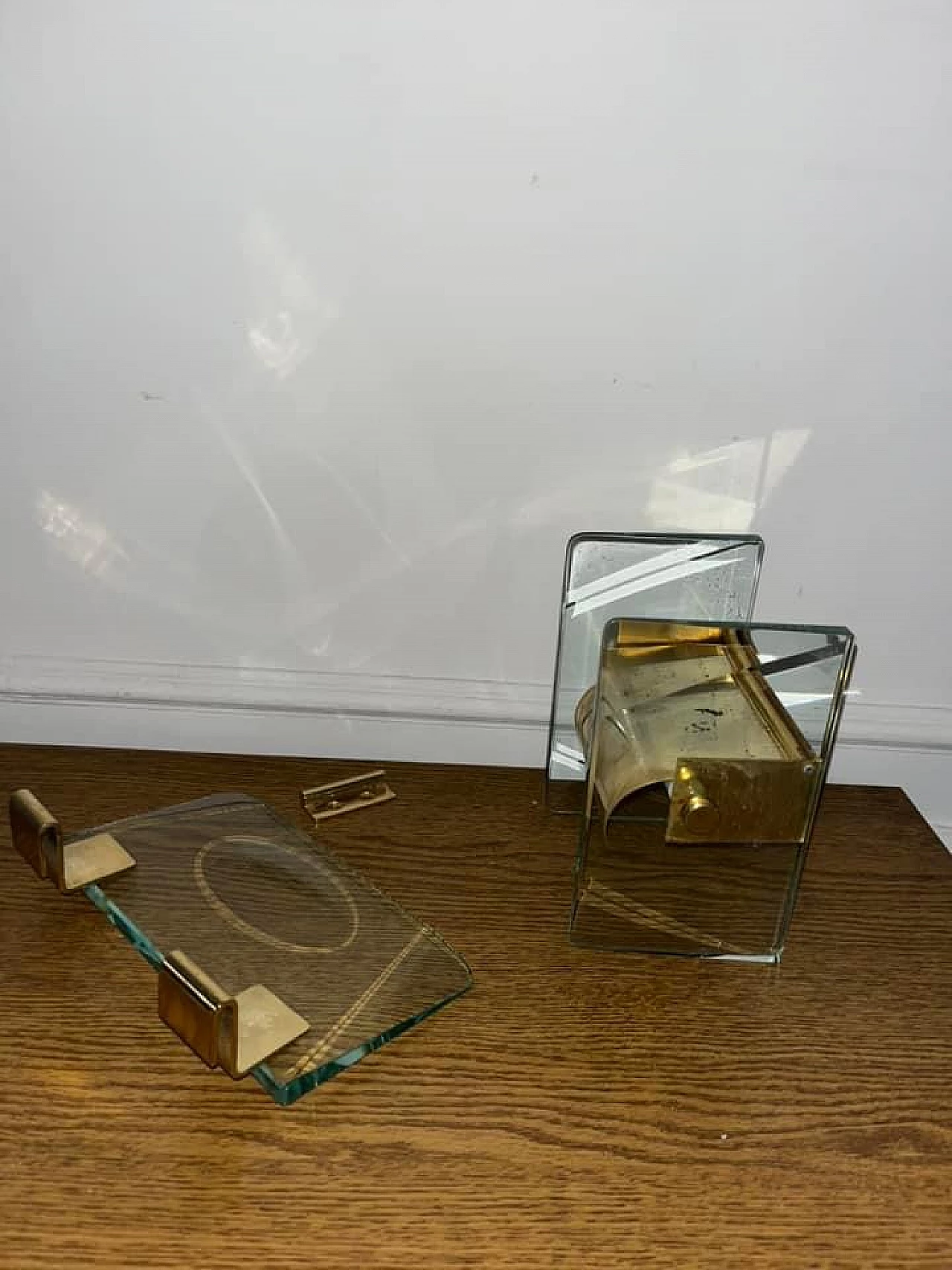 Soap and toilet paper holder in glass and brass by Fontana Arte, 1940s 2