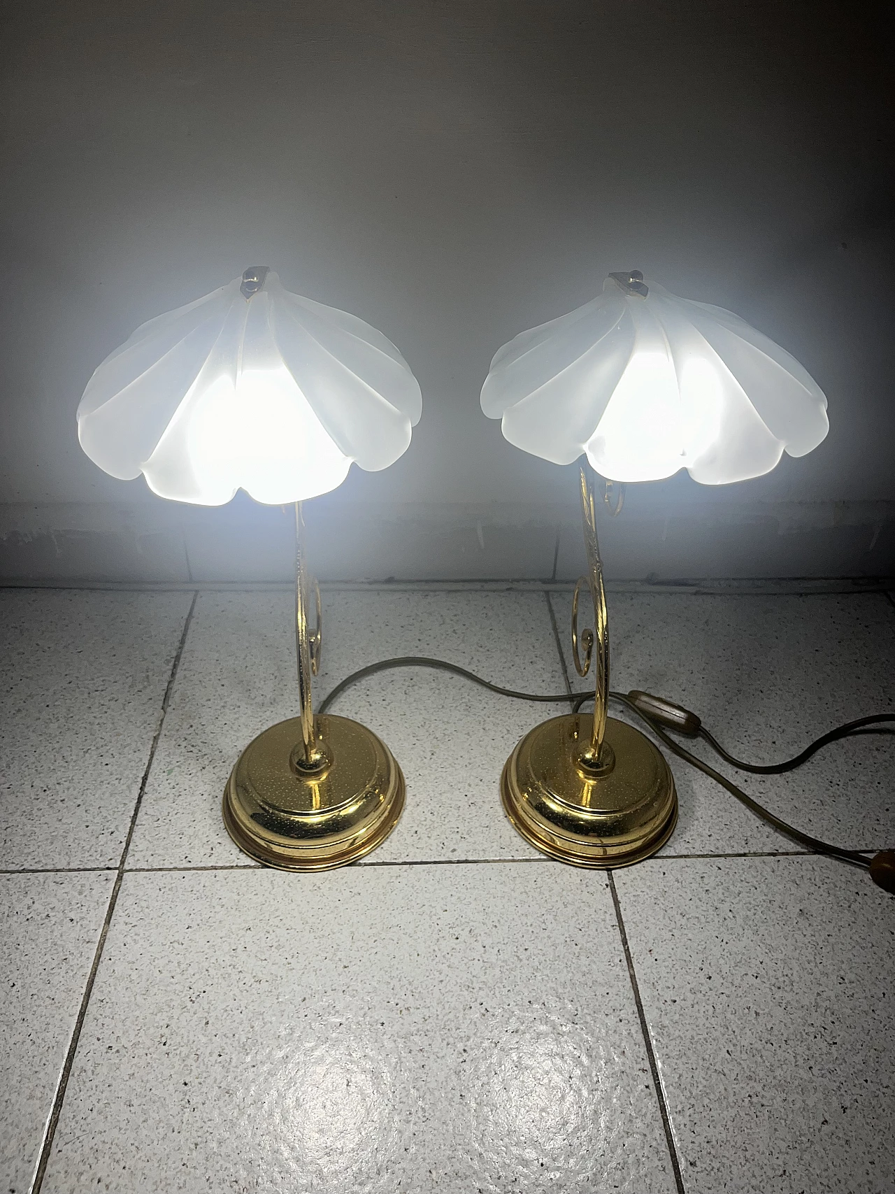 Pair of table lamps in glass and brass, 1970s 4