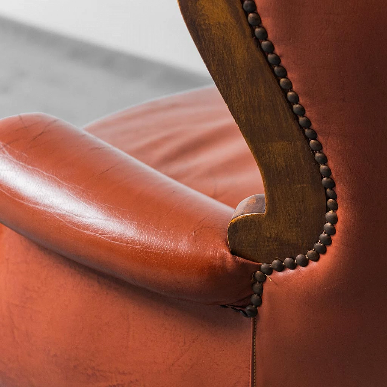 Coppia di Poltrone in legno e in pelle marrone, anni '50 3
