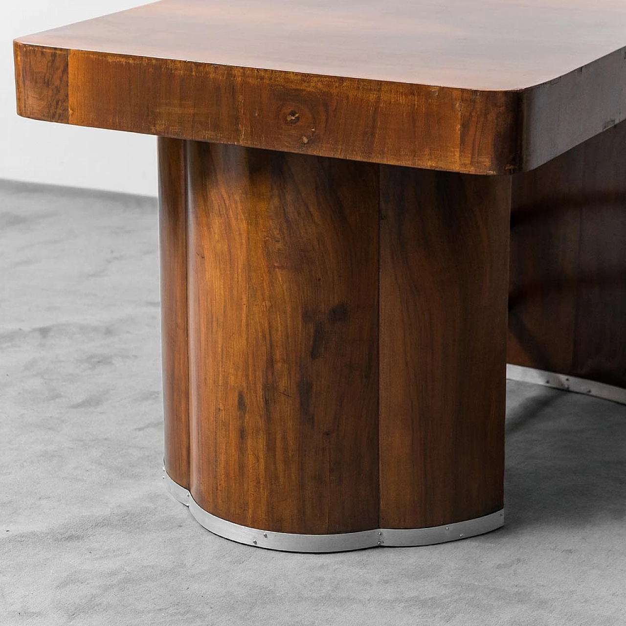 Tavolo in legno con punte in metallo, anni '40 6