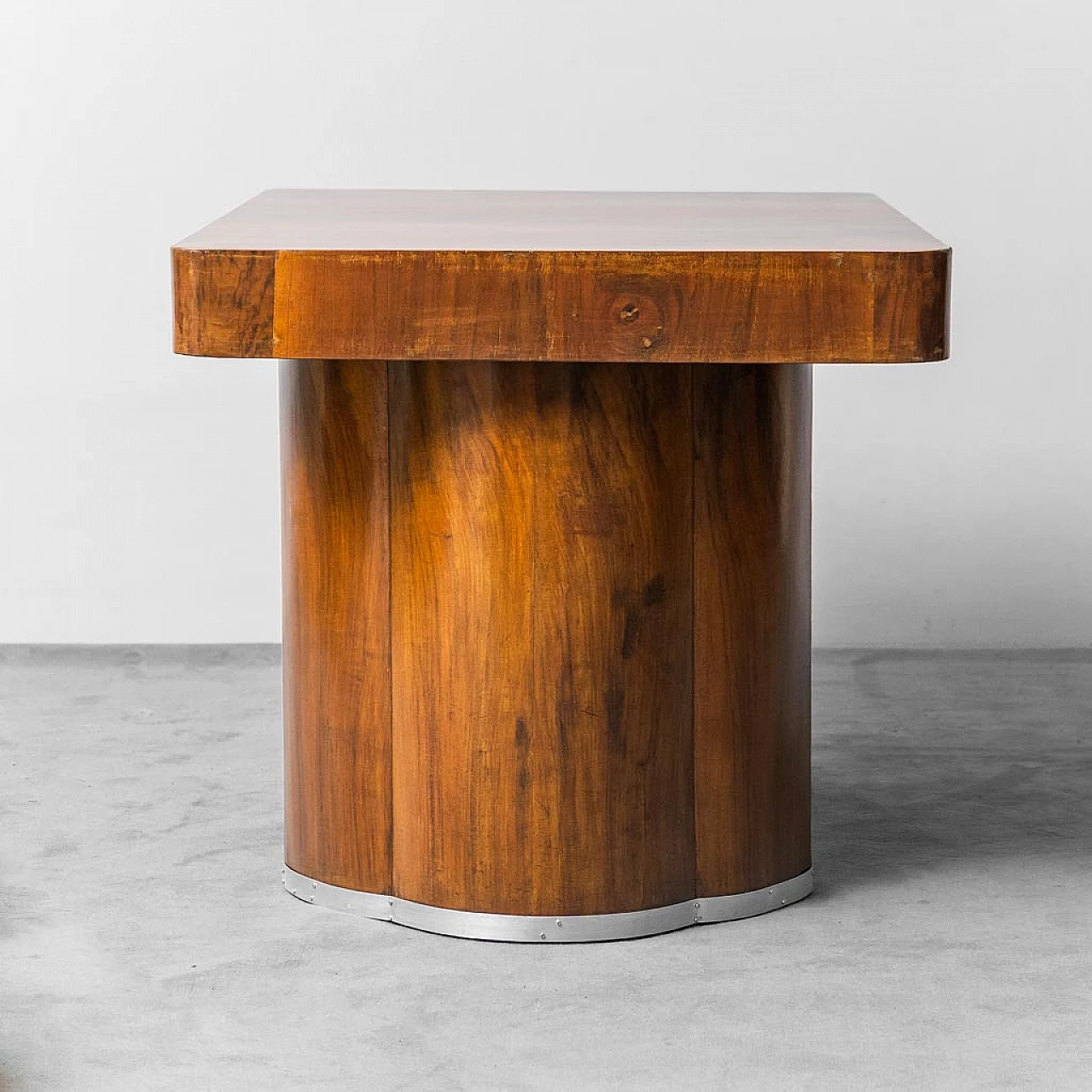 Tavolo in legno con punte in metallo, anni '40 7