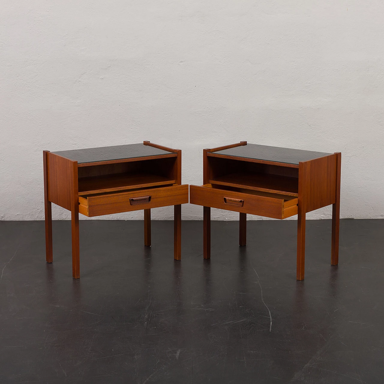 Pair of teak bedside tables with black glass top, 1960s 3