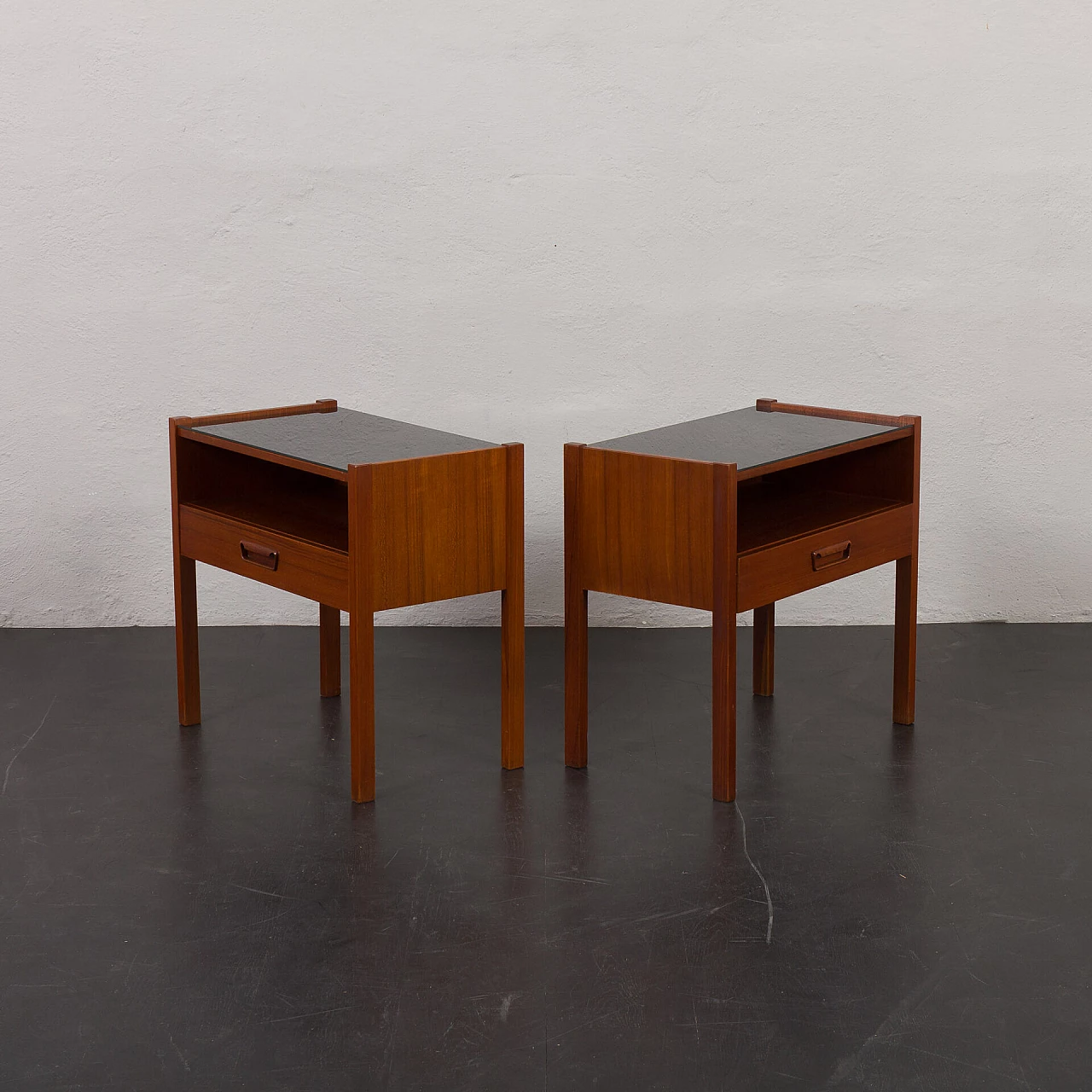Pair of teak bedside tables with black glass top, 1960s 5