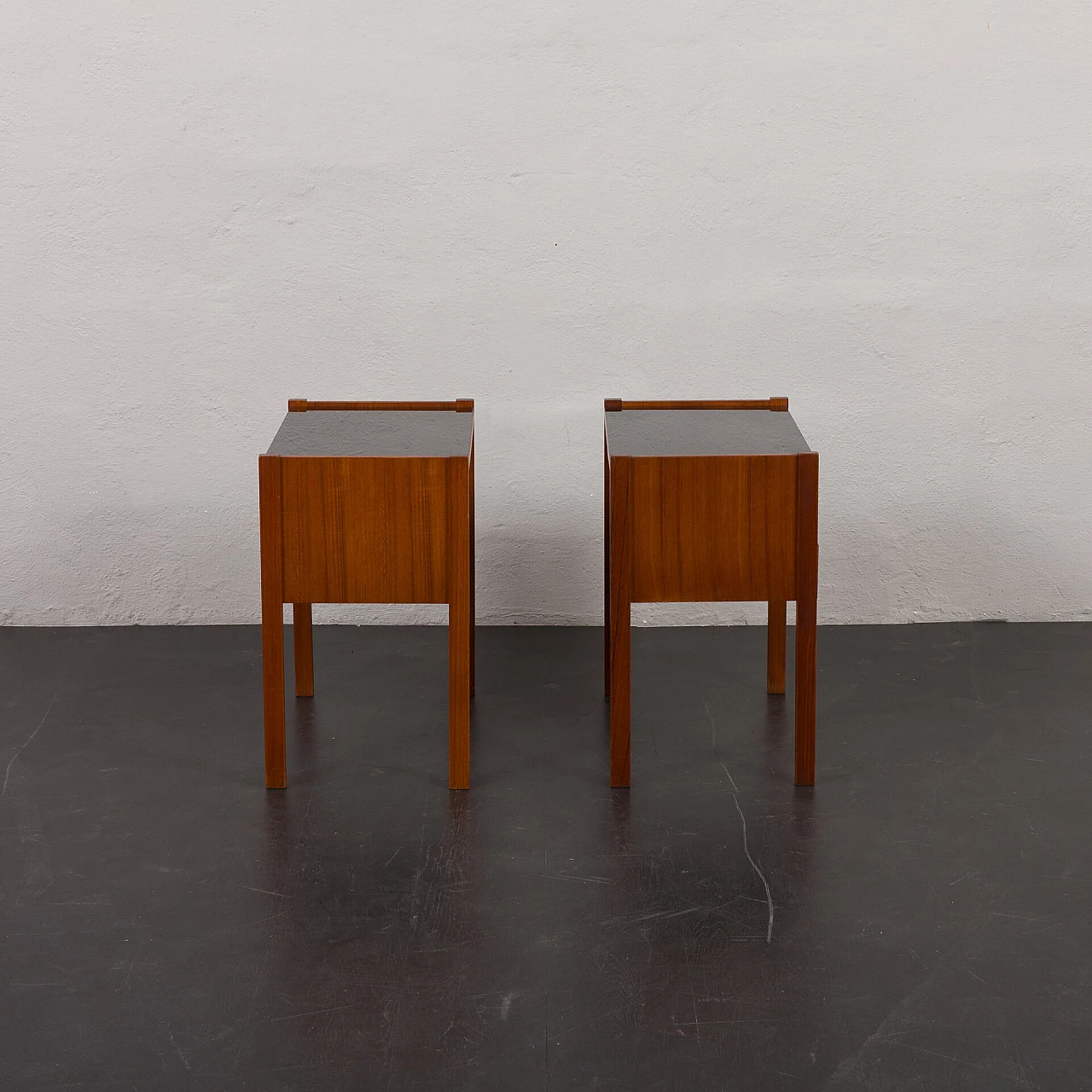 Pair of teak bedside tables with black glass top, 1960s 6