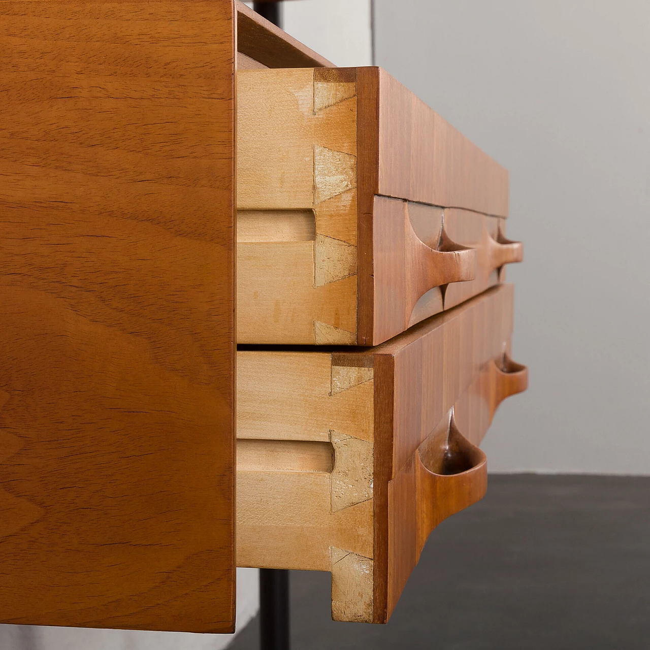 Console with drawers in the style of Carlo De Carli, 1960s 15