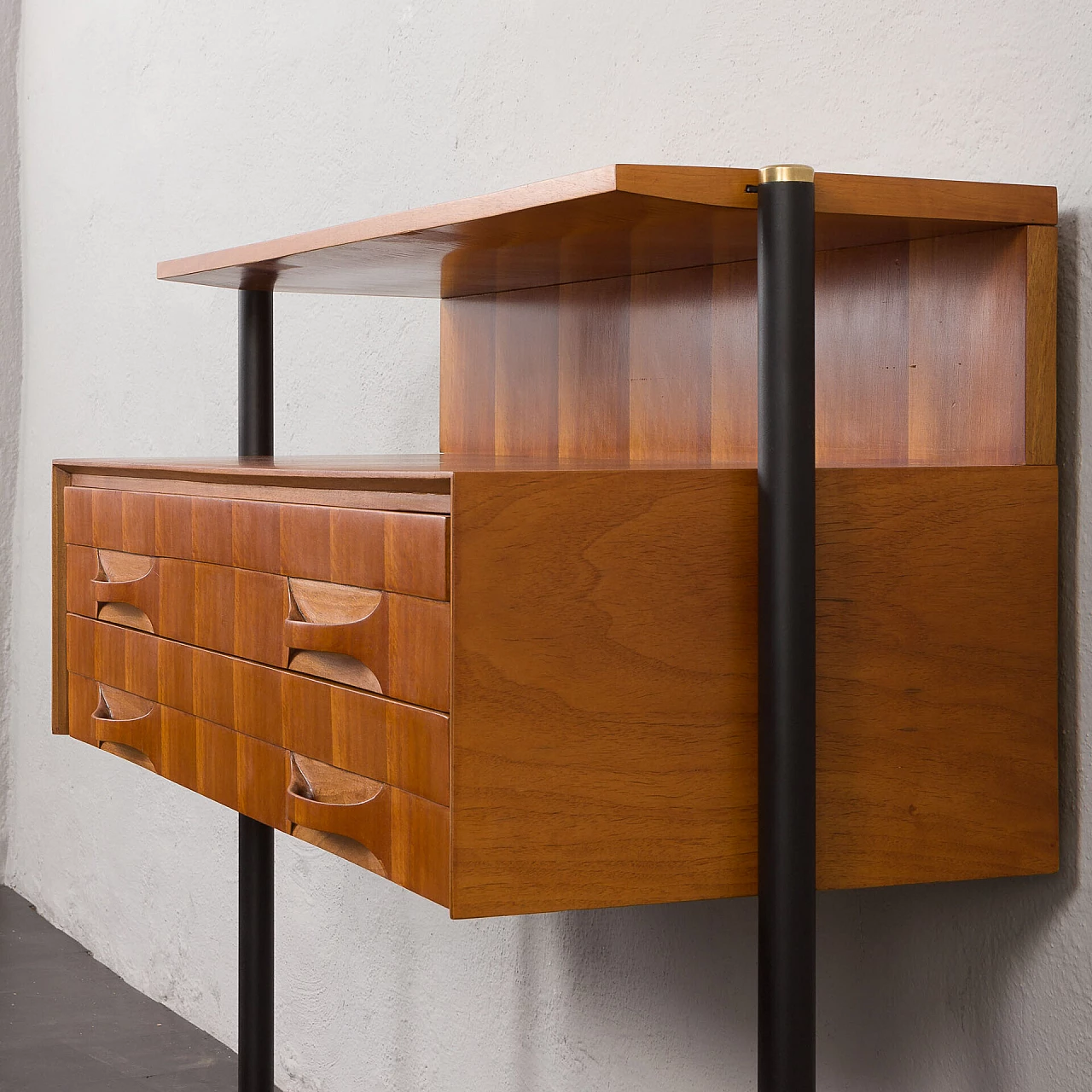 Console with drawers in the style of Carlo De Carli, 1960s 18