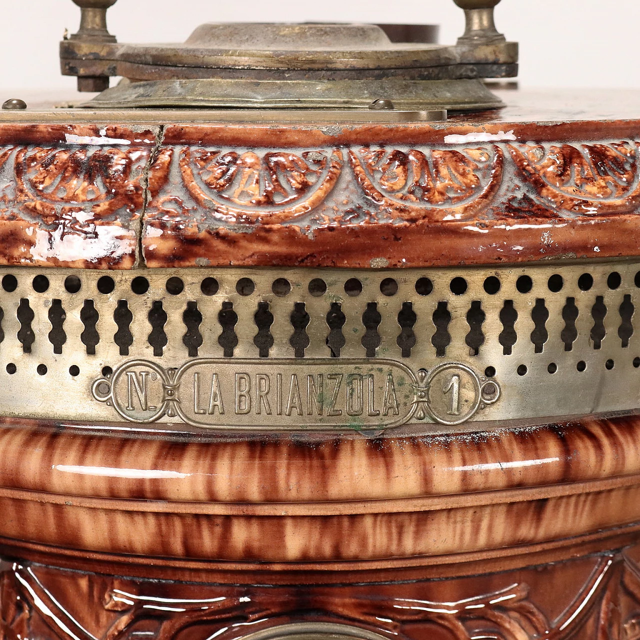 Stufa Liberty in ceramica e metallo di Fratelli Pozzoli-Incino Erba, inizio '900 3