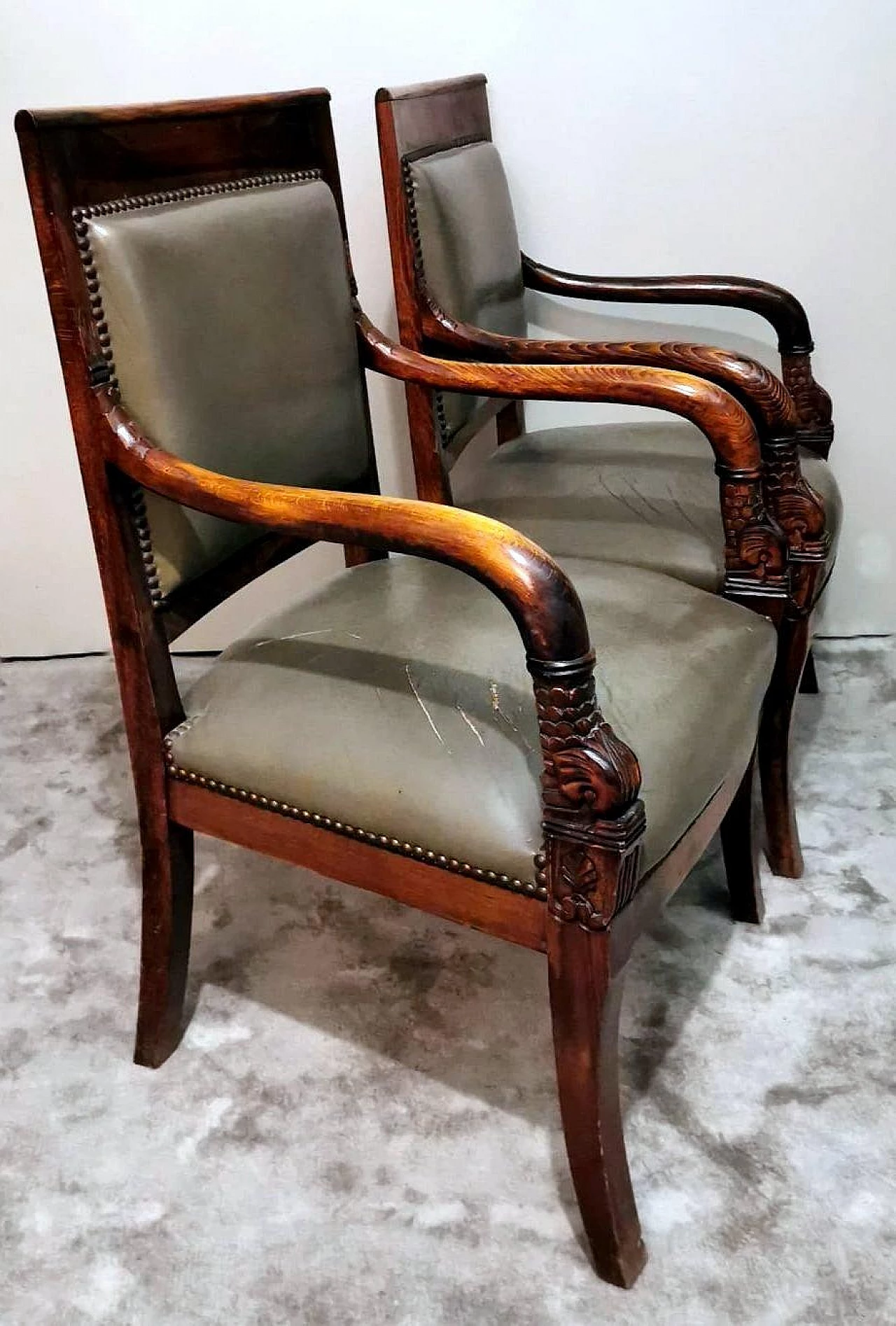 Pair of Charles X oak and cuoio Antique Master chairs, 19th century 5