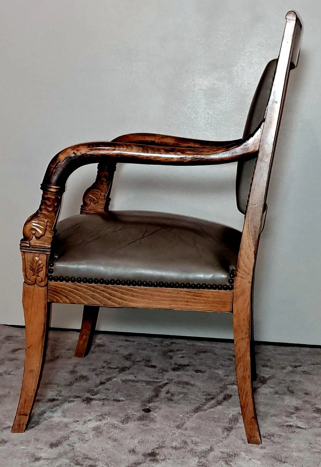 Pair of Charles X oak and cuoio Antique Master chairs, 19th century 11