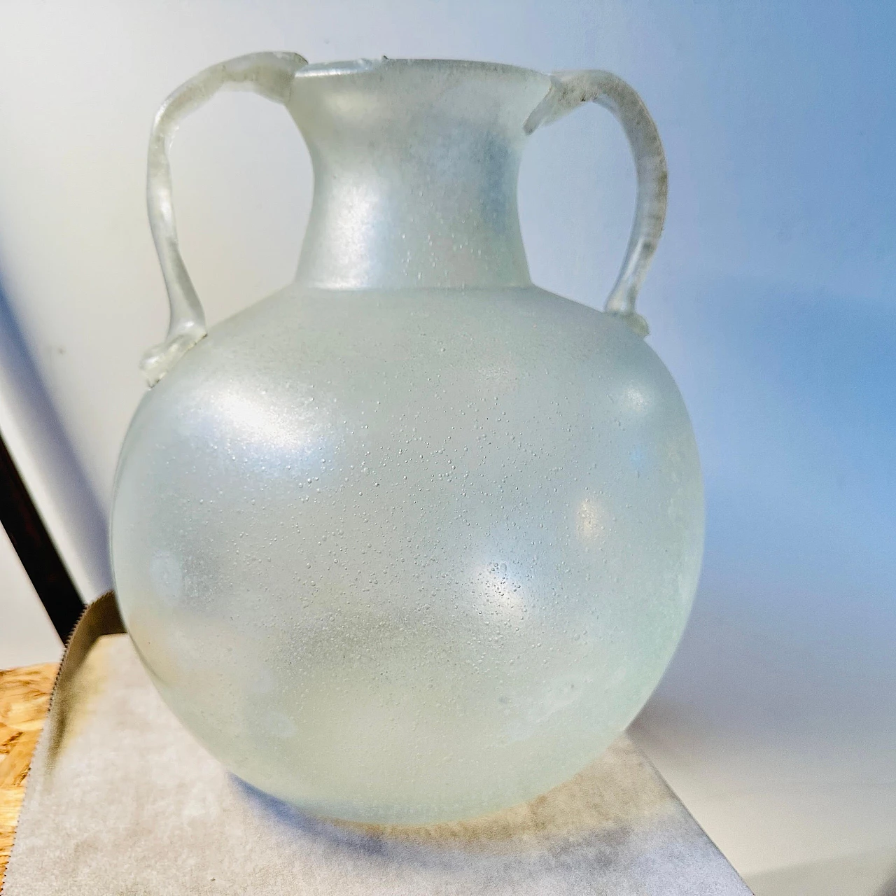 Vaso ad anfora in vetro scavo attribuito a Cenedese, anni '60 4
