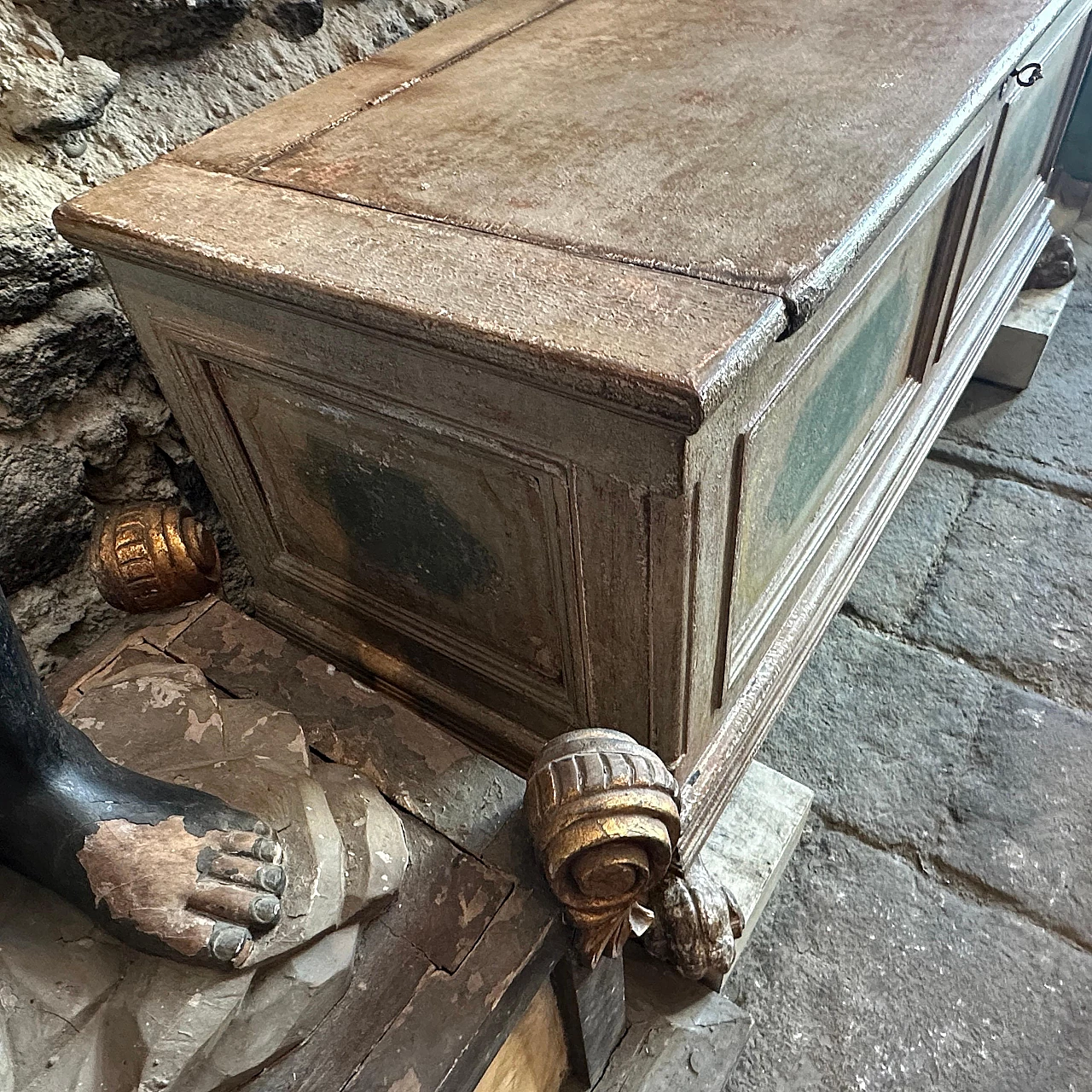 Cassapanca fiorentina in abete laccato bianco e verde, fine '800 4