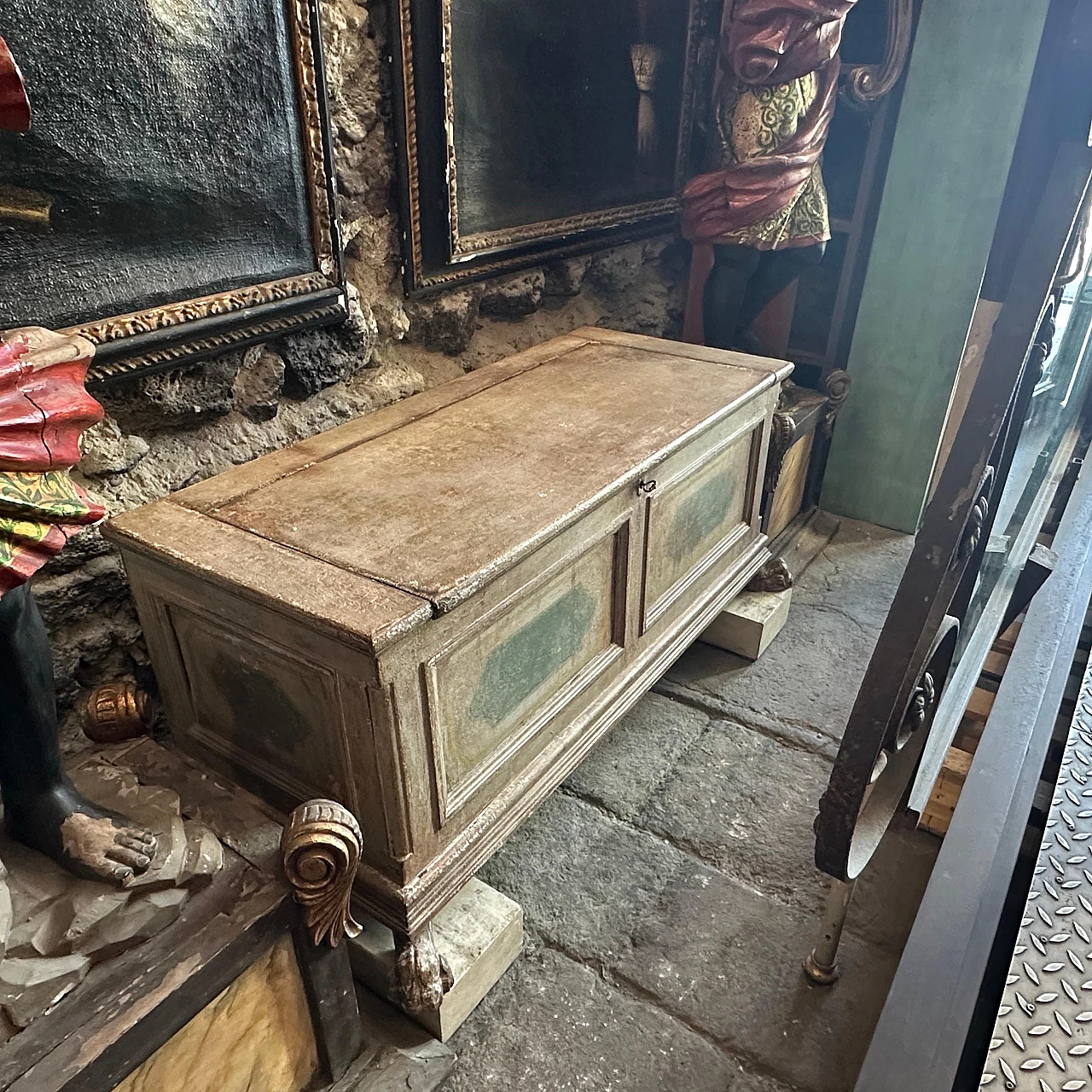 Cassapanca fiorentina in abete laccato bianco e verde, fine '800 10