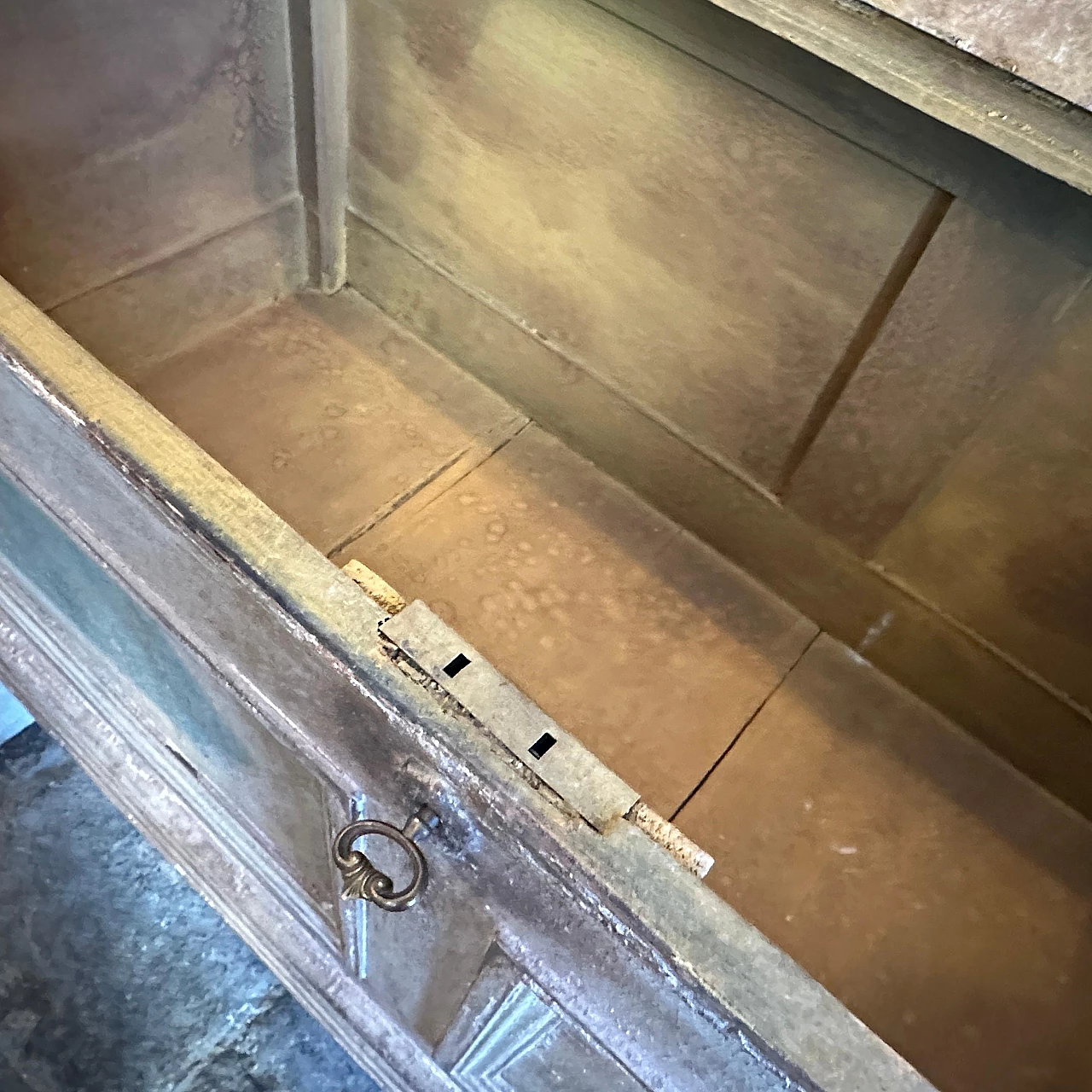 Cassapanca fiorentina in abete laccato bianco e verde, fine '800 13