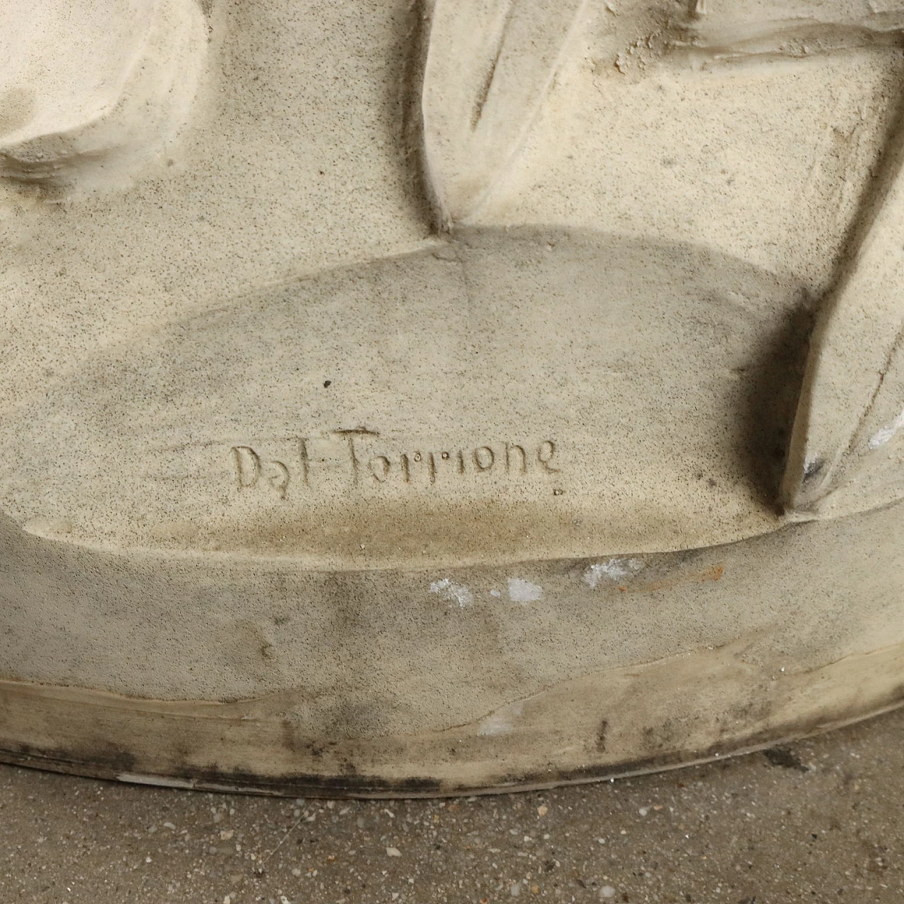Dal Torrione, La bagnante, scultura in marmo sintetico 10