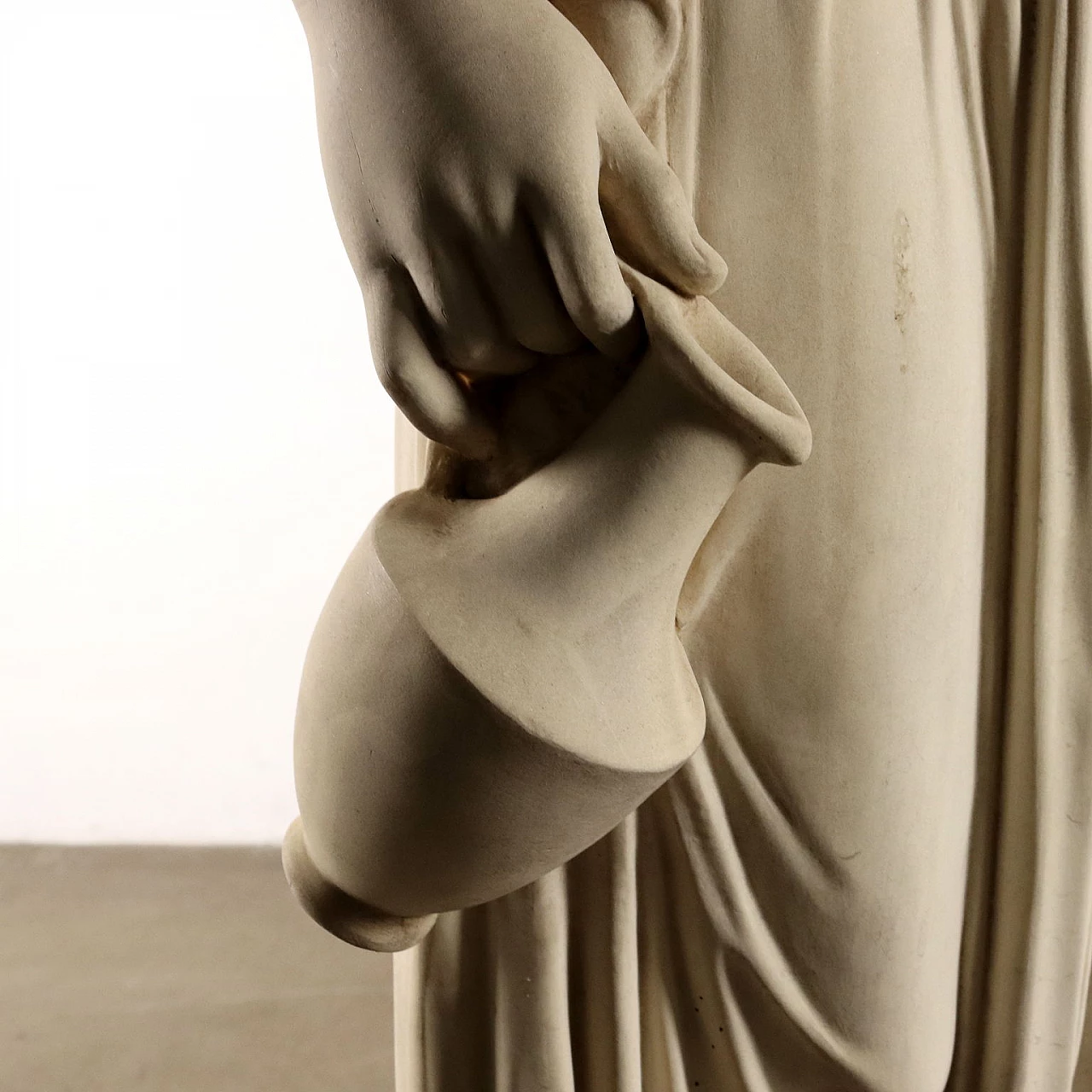 Ebe, scultura in marmo sintetico 7