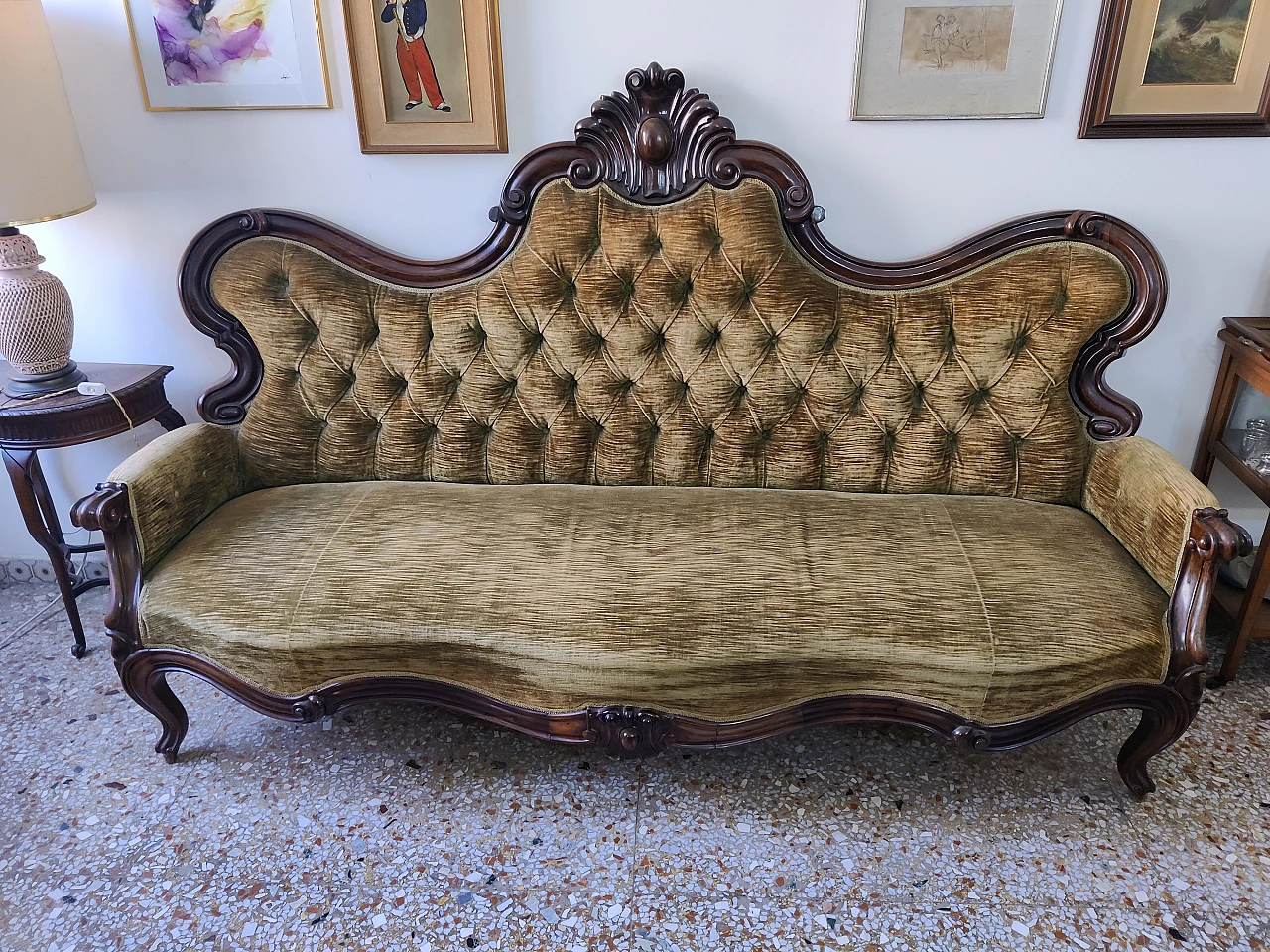 Divano in legno e rivestimento in capitonné beige, '800 1