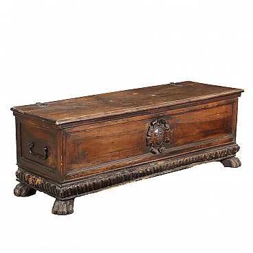 Chest in walnut with poplar top and lion feet, 18th century