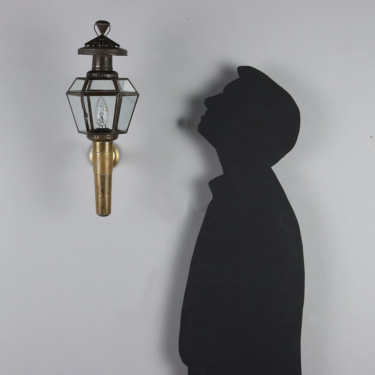 Lantern shaped wall light in glass and brass 2