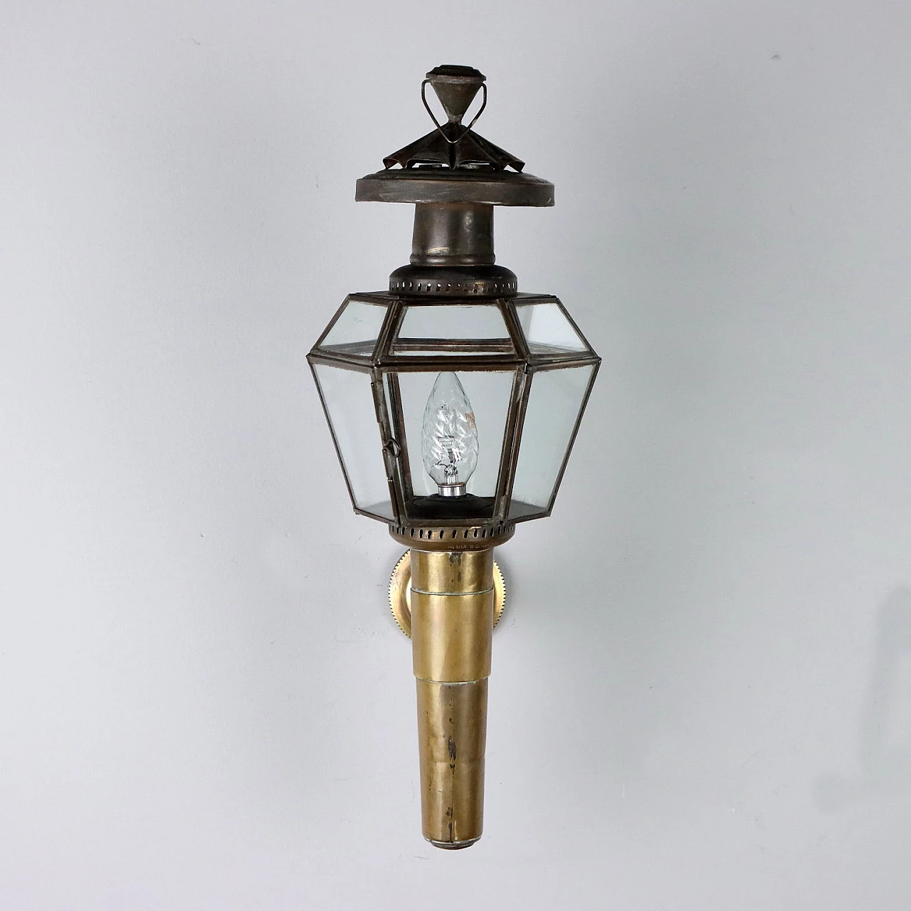 Lantern shaped wall light in glass and brass 4