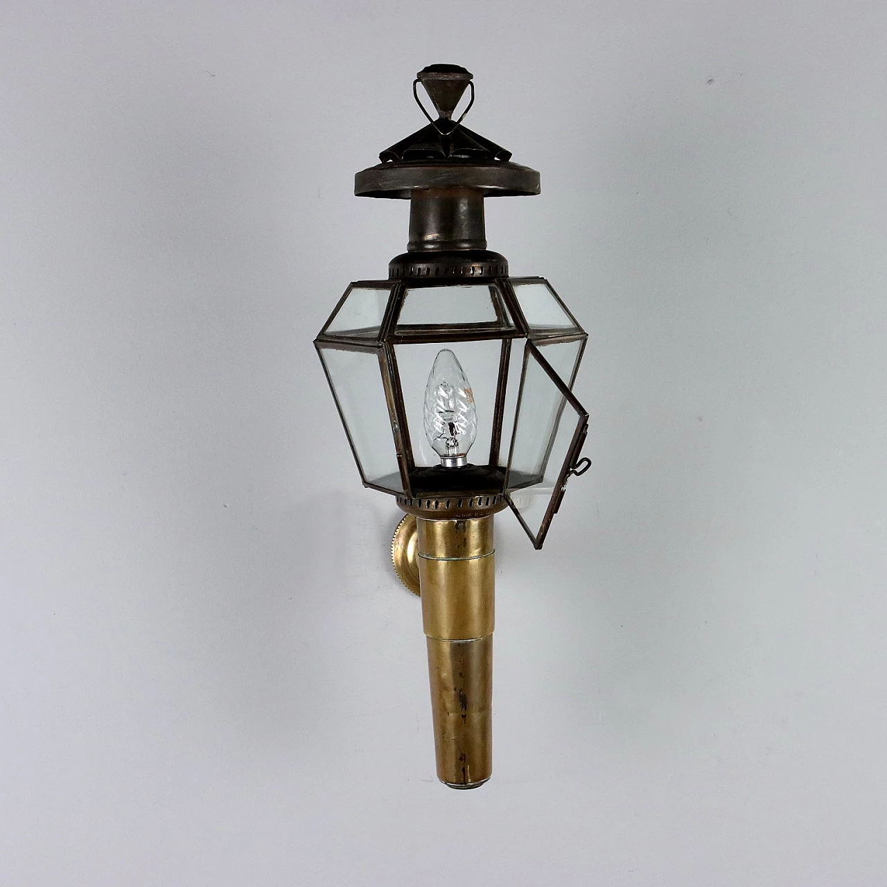 Lantern shaped wall light in glass and brass 6
