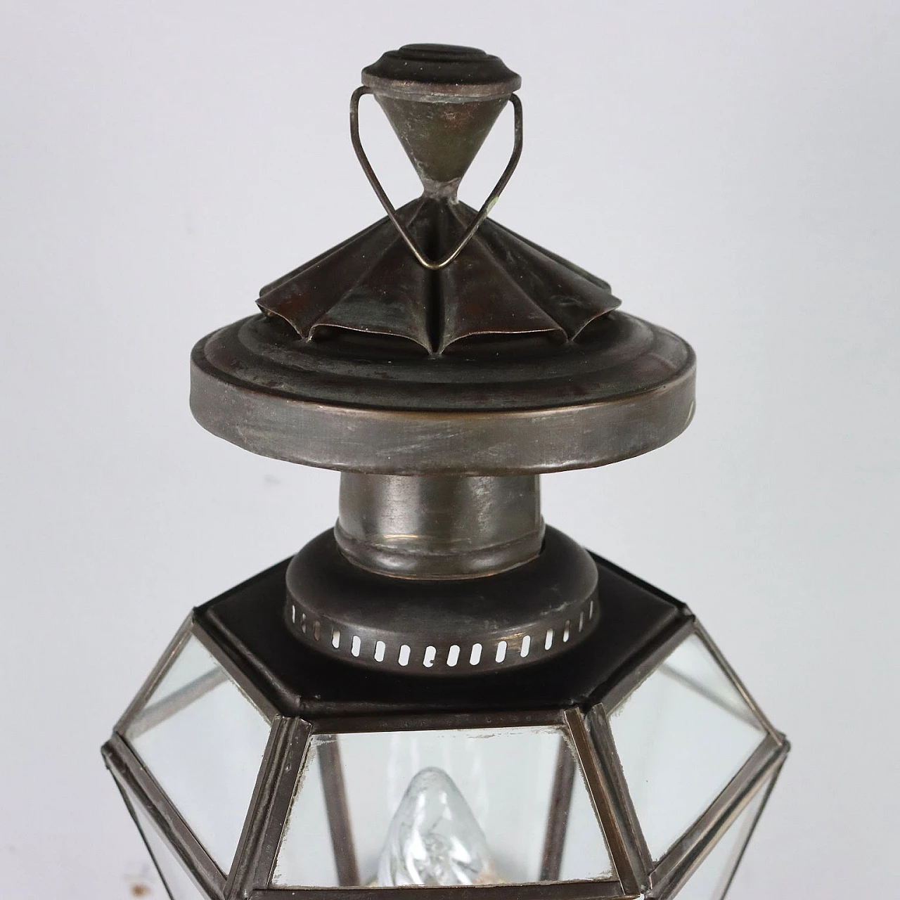 Lantern shaped wall light in glass and brass 7