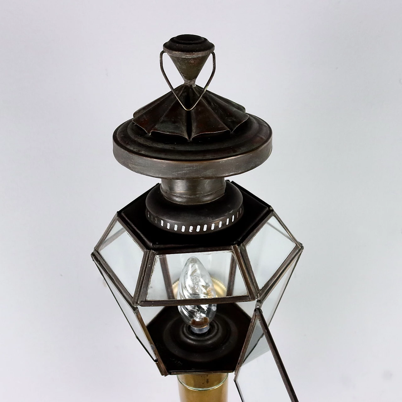 Lantern shaped wall light in glass and brass 8
