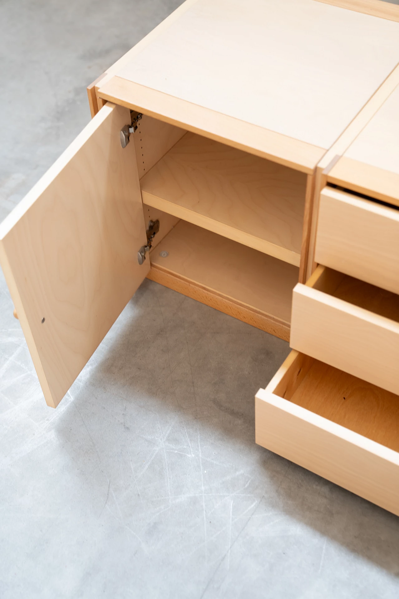 Credenza in legno di faggio con cassetti e anta, anni '80 4