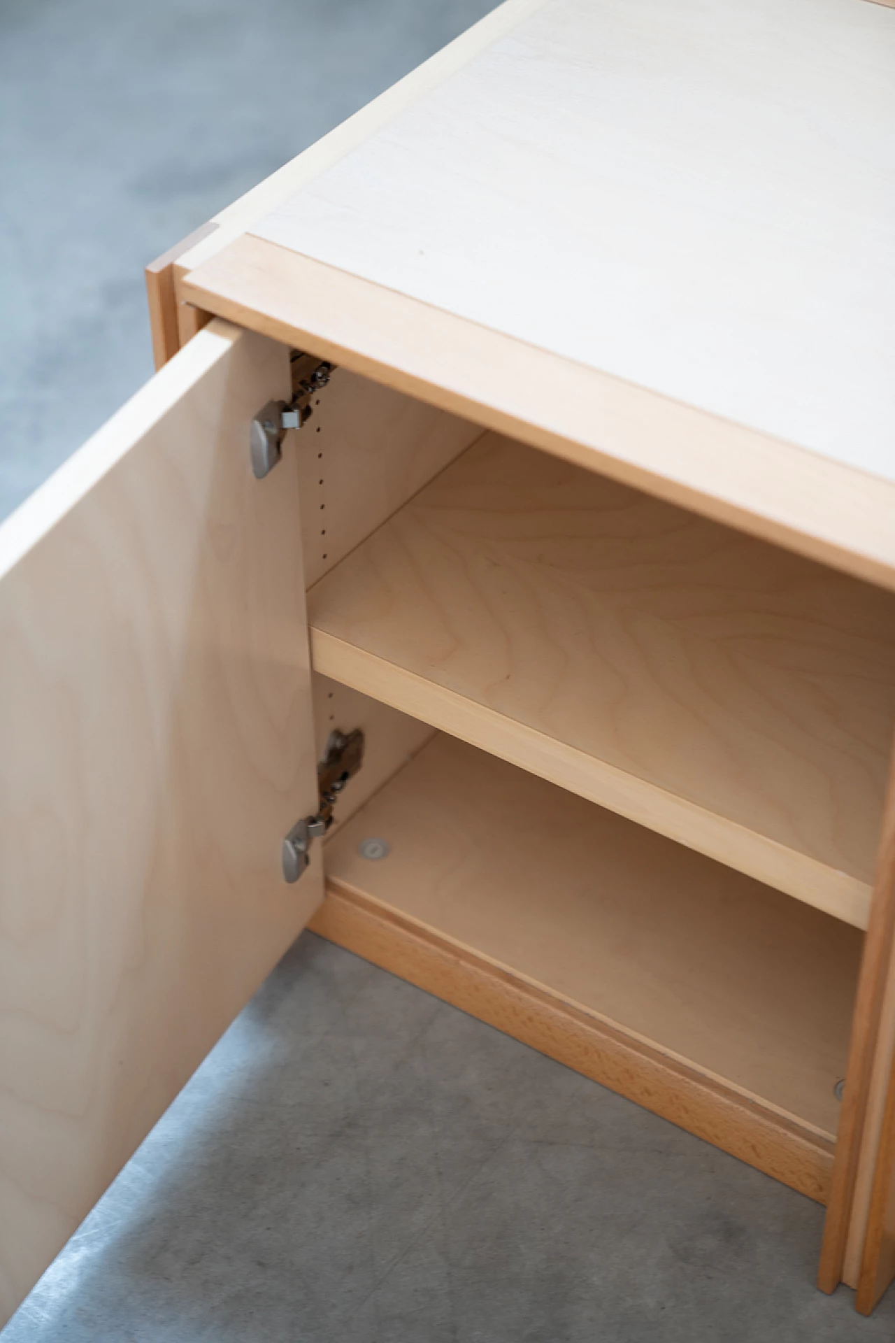 Credenza in legno di faggio con cassetti e anta, anni '80 7