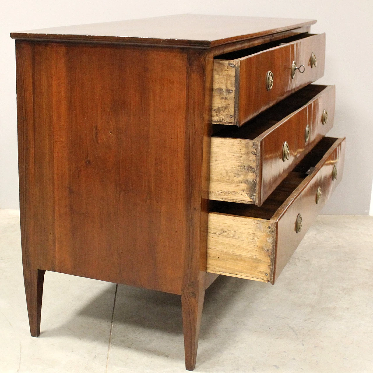 Emilian Louis XVI walnut commode, 18th century 2