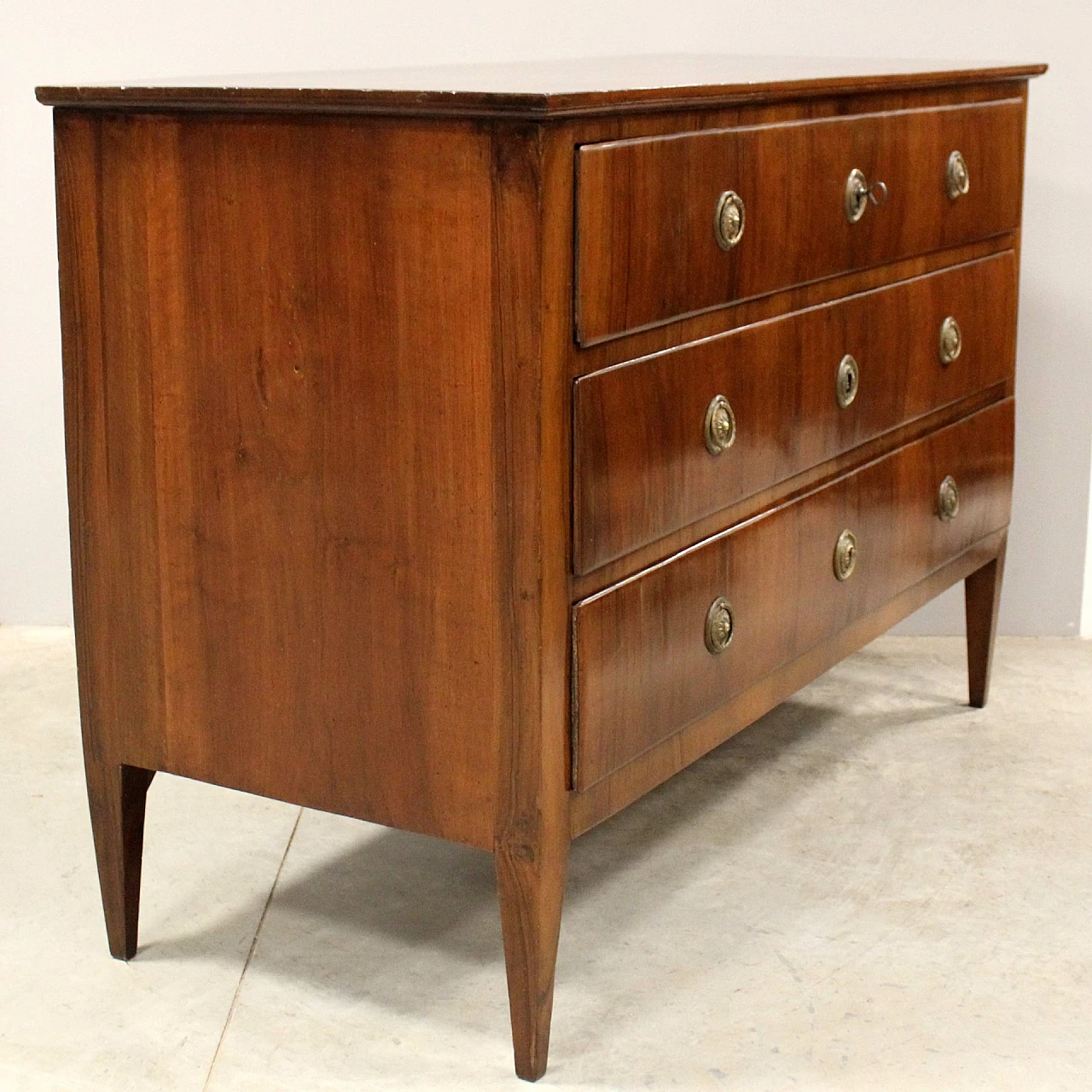 Emilian Louis XVI walnut commode, 18th century 5