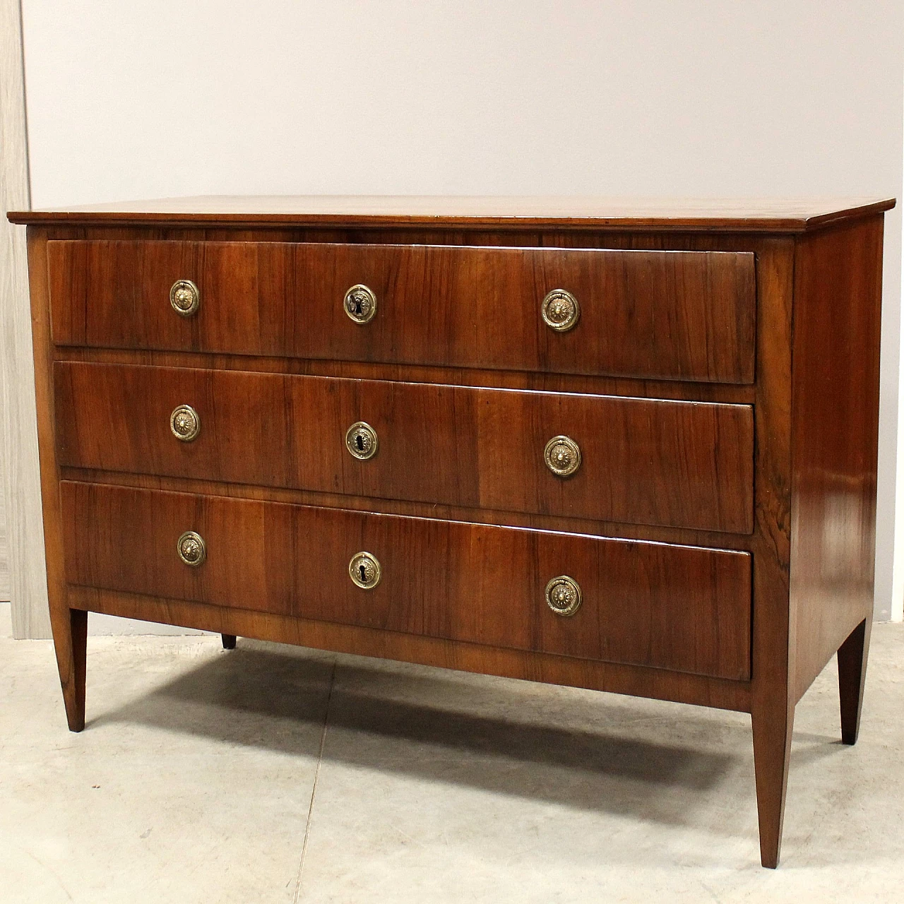 Emilian Louis XVI walnut commode, 18th century 6