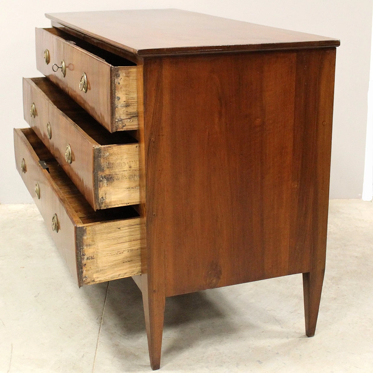 Emilian Louis XVI walnut commode, 18th century 7