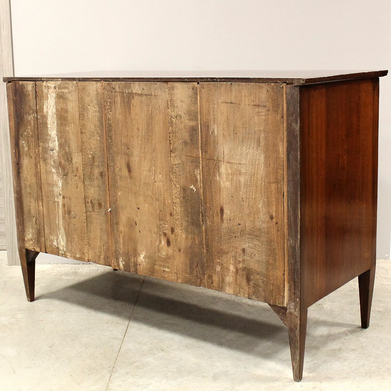 Emilian Louis XVI walnut commode, 18th century 8