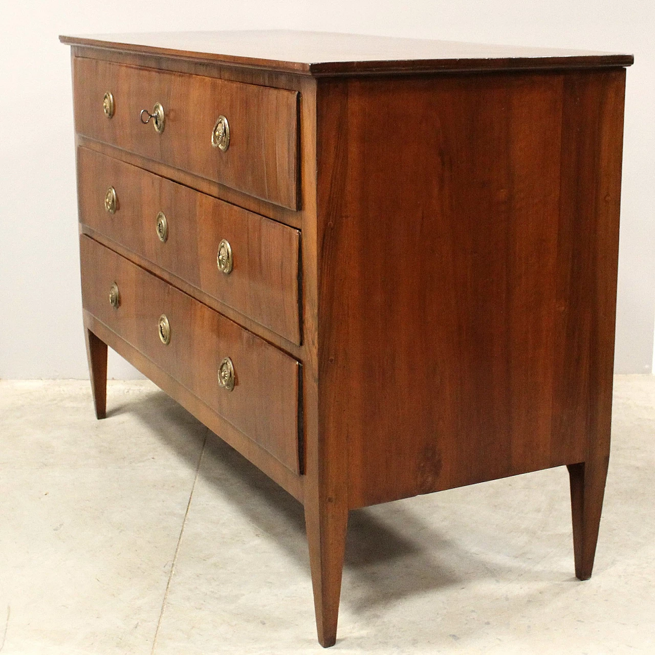 Emilian Louis XVI walnut commode, 18th century 10